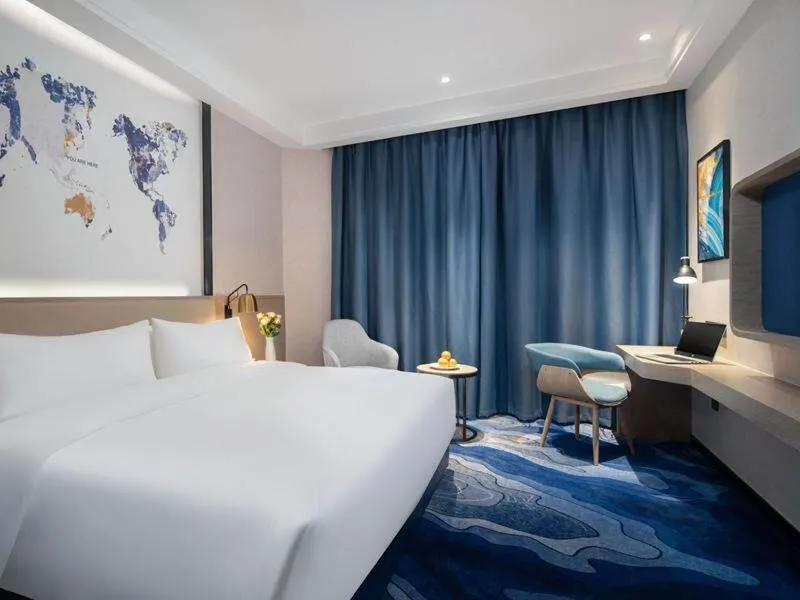 Bed in Kyriad Marvelous Hotel Shenzhen Baoan Gushu Metro Station