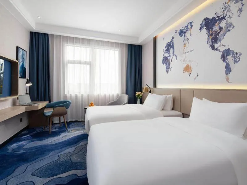 Bed in Kyriad Marvelous Hotel Shenzhen Baoan Gushu Metro Station