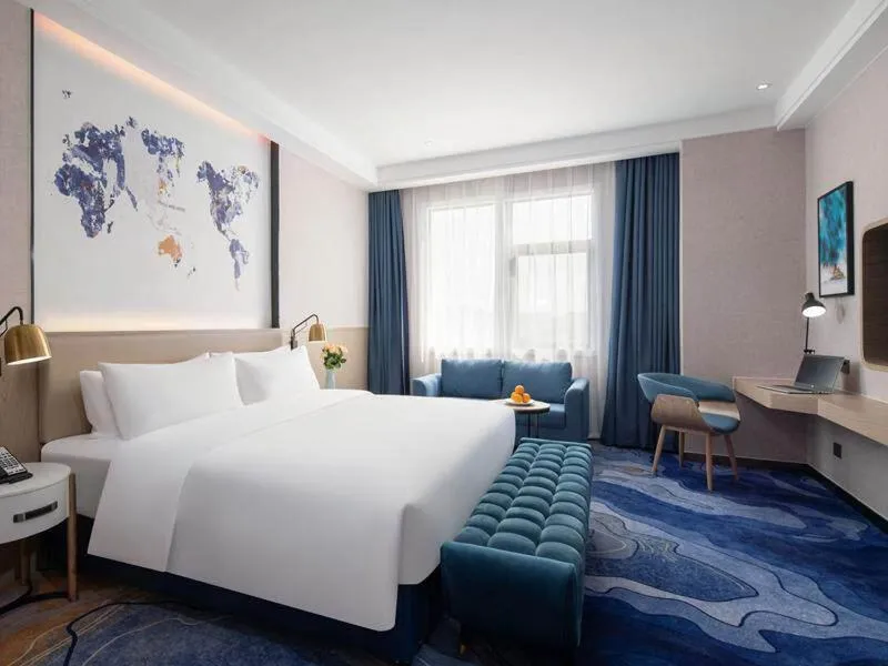 Bed in Kyriad Marvelous Hotel Shenzhen Baoan Gushu Metro Station