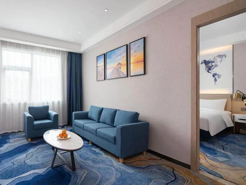 Bed in Kyriad Marvelous Hotel Shenzhen Baoan Gushu Metro Station