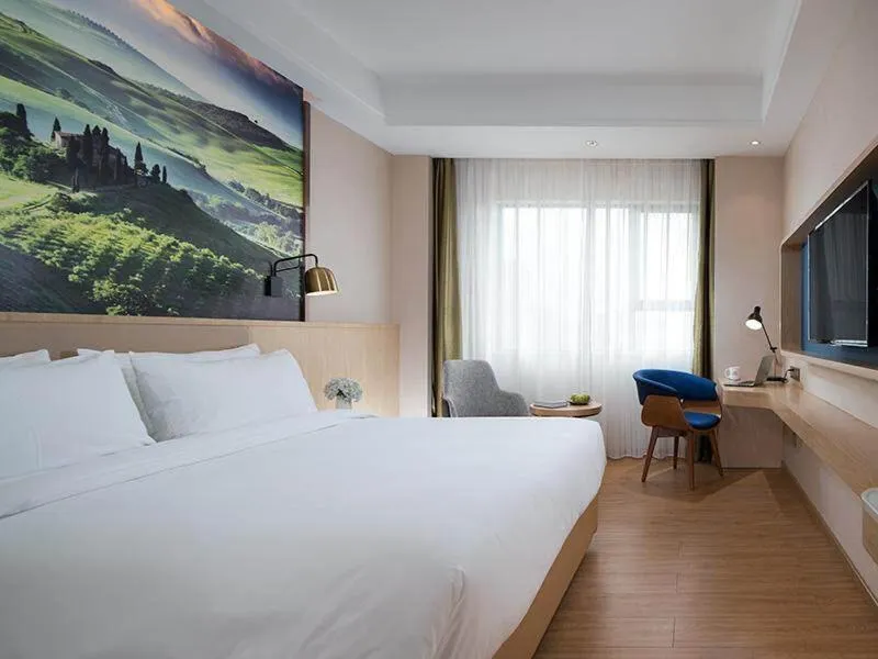 Bed in Kyriad Marvelous Hotel Dongguan Huangjiang Jingyi