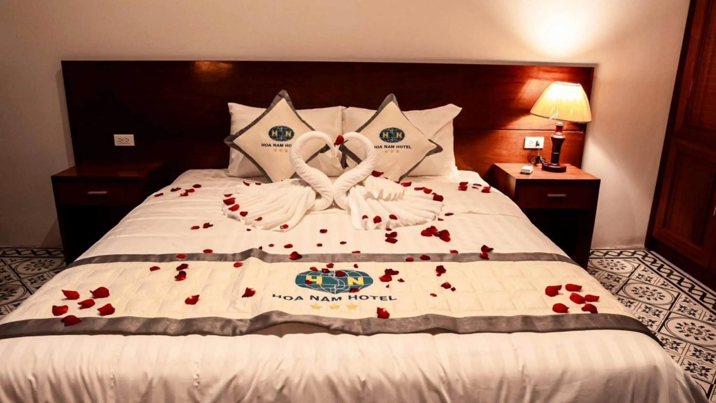 Bedroom, Bed in Hòa Nam Hotel