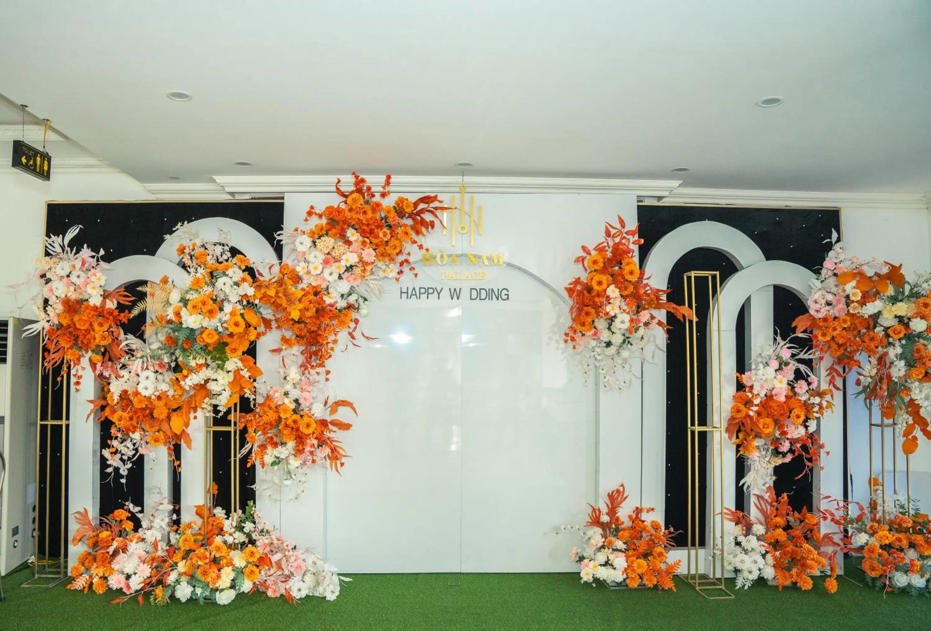 Restaurant/places to eat in Hòa Nam Hotel