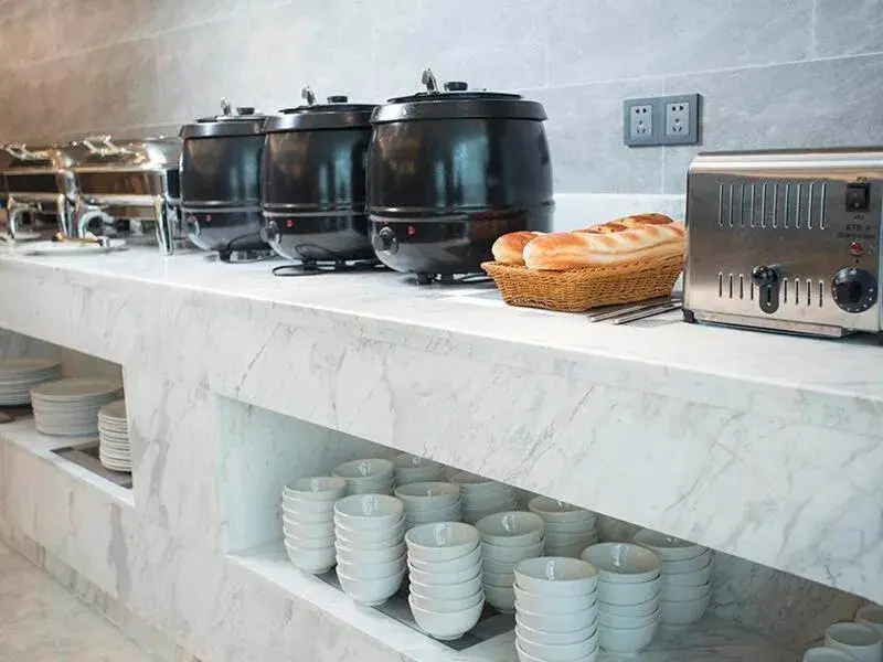 Kyriad Marvelous Hotel Foshan Xiqiao Mountain Scenic Area Qiaoling Square Kyriad Marvelous Hotel Foshan Xiqiao Mountain Scenic Area Qiaoling Square