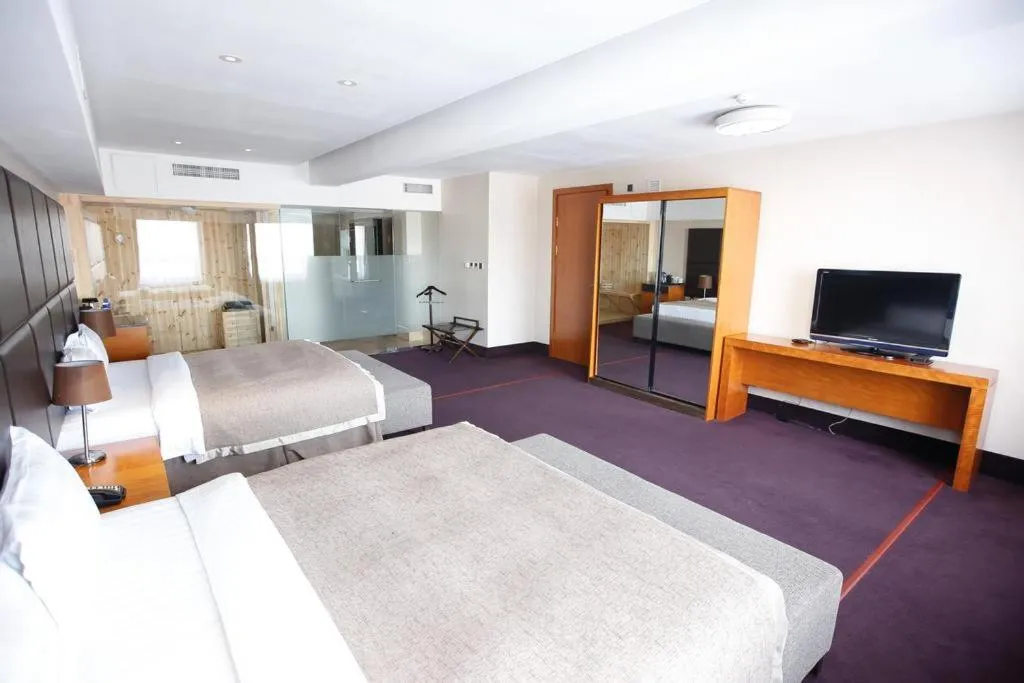 Shower in The Corporate Hotel and Convention Centre