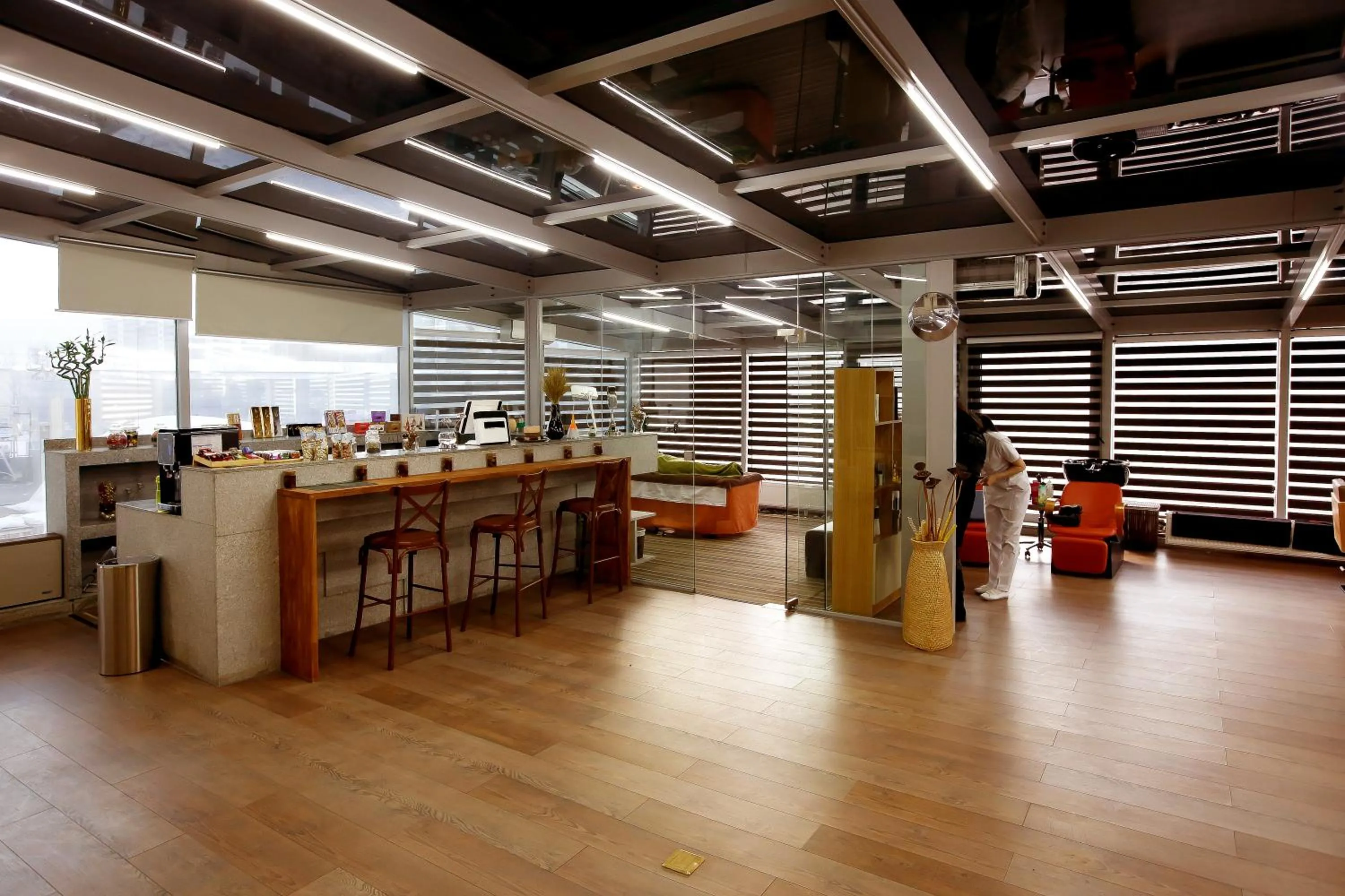 Massage in The Corporate Hotel and Convention Centre