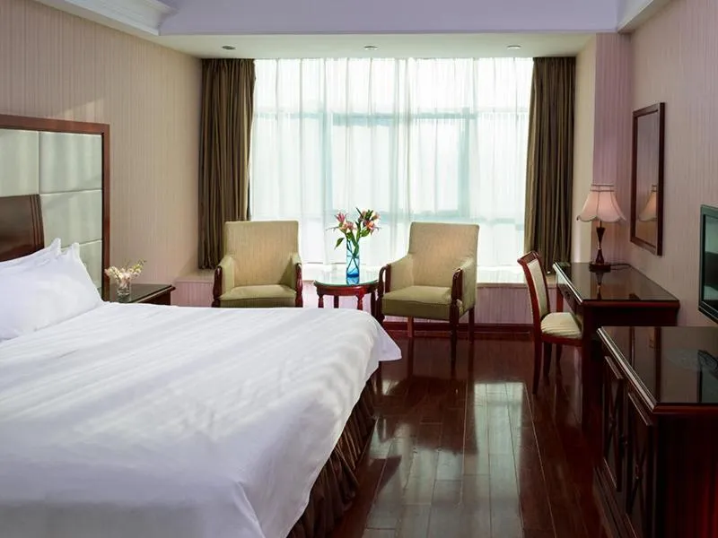 Bed in Vienna Hotel Shenzhen Yousong Branch