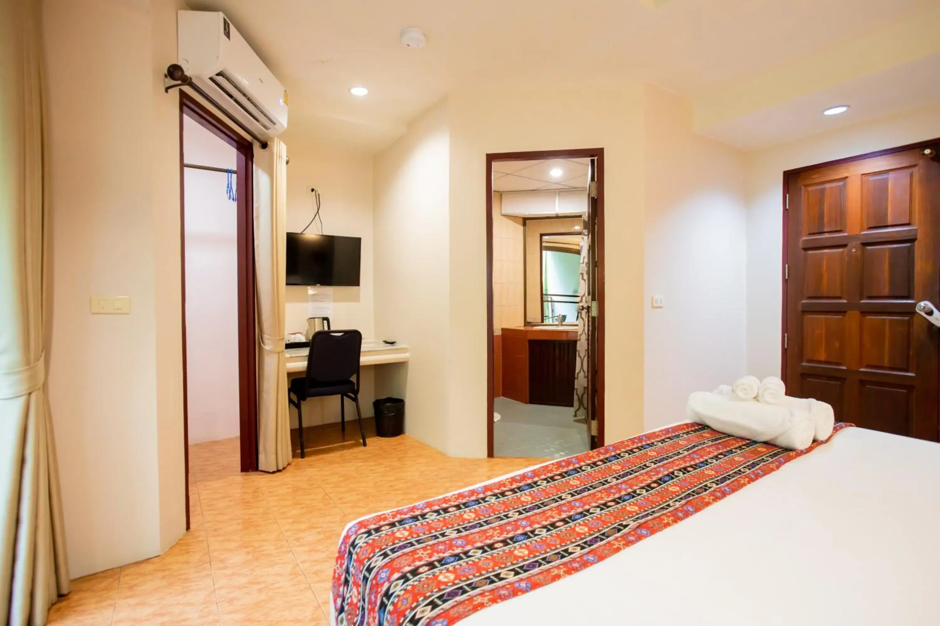 TV and multimedia, Bed in Tri's Miracle Kata Beach Side TV and multimedia, Bed in Tri's Miracle Kata Beach Side