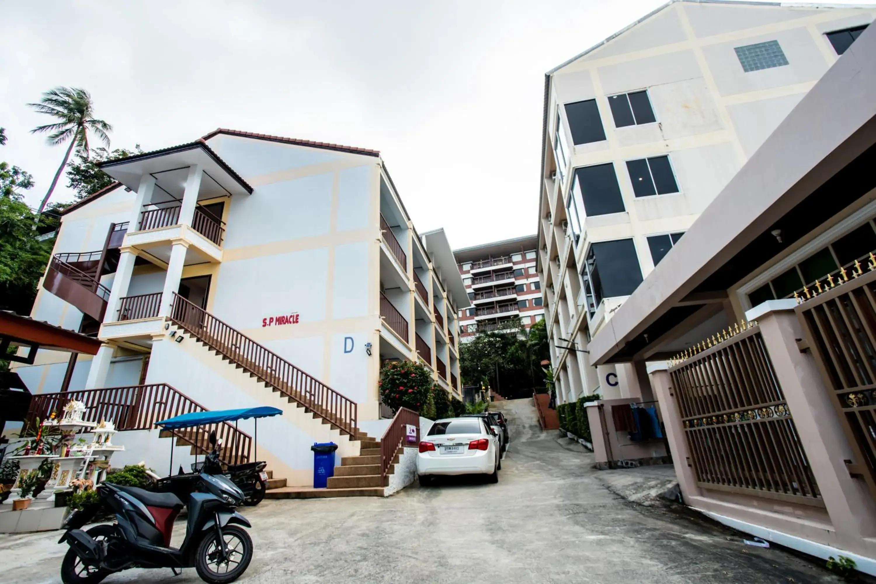 Property building in Tri's Miracle Kata Beach Side Property building in Tri's Miracle Kata Beach Side