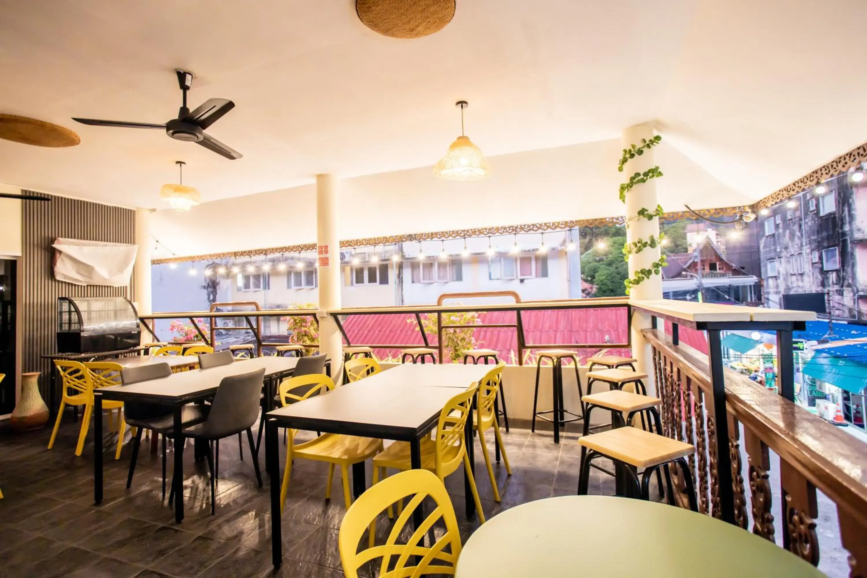 Restaurant/places to eat in Tri's Miracle Kata Beach Side Restaurant/places to eat in Tri's Miracle Kata Beach Side