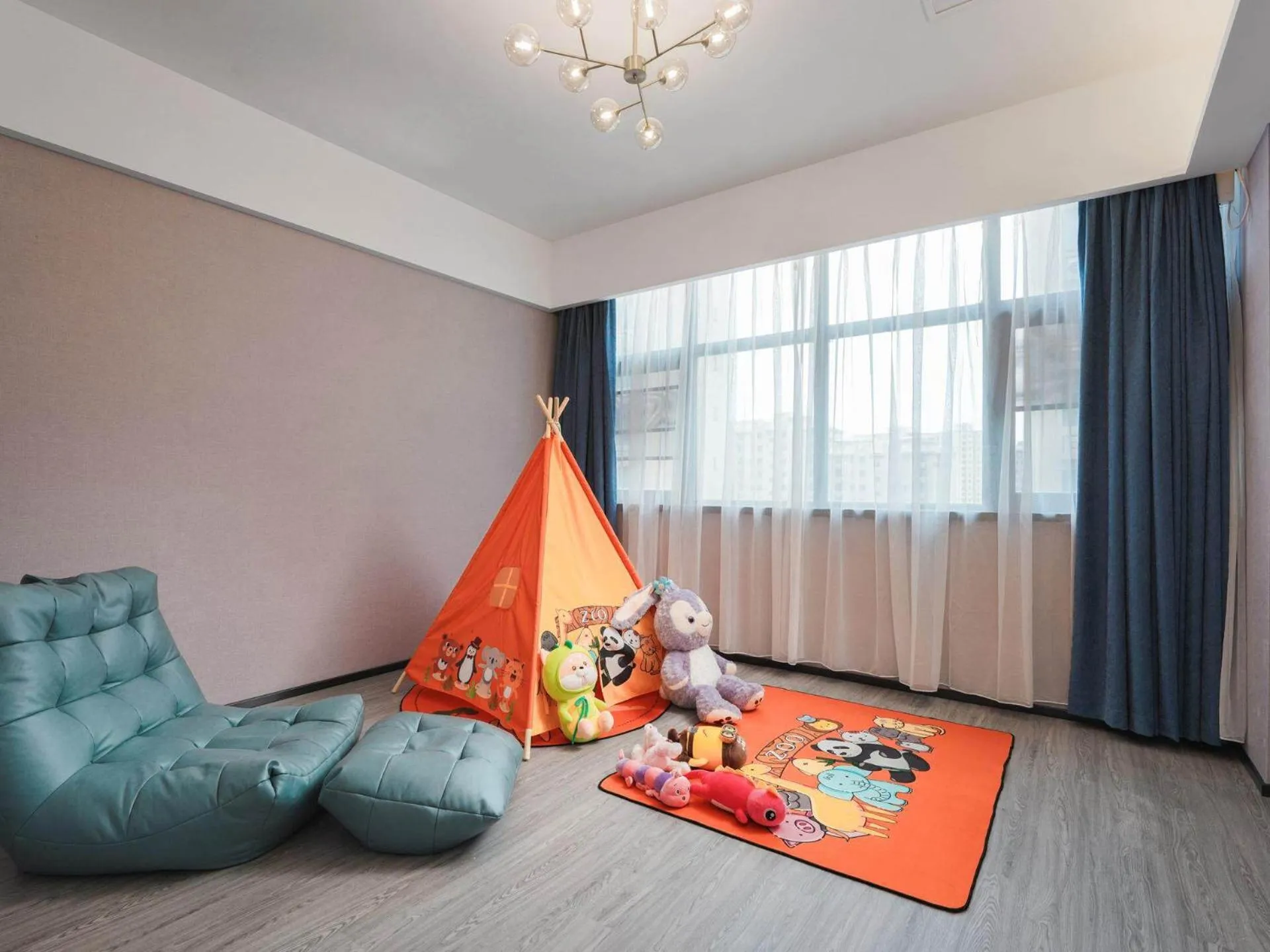 Kyriad Hotel Baoying Jinyuan Square High-speed Railway Station