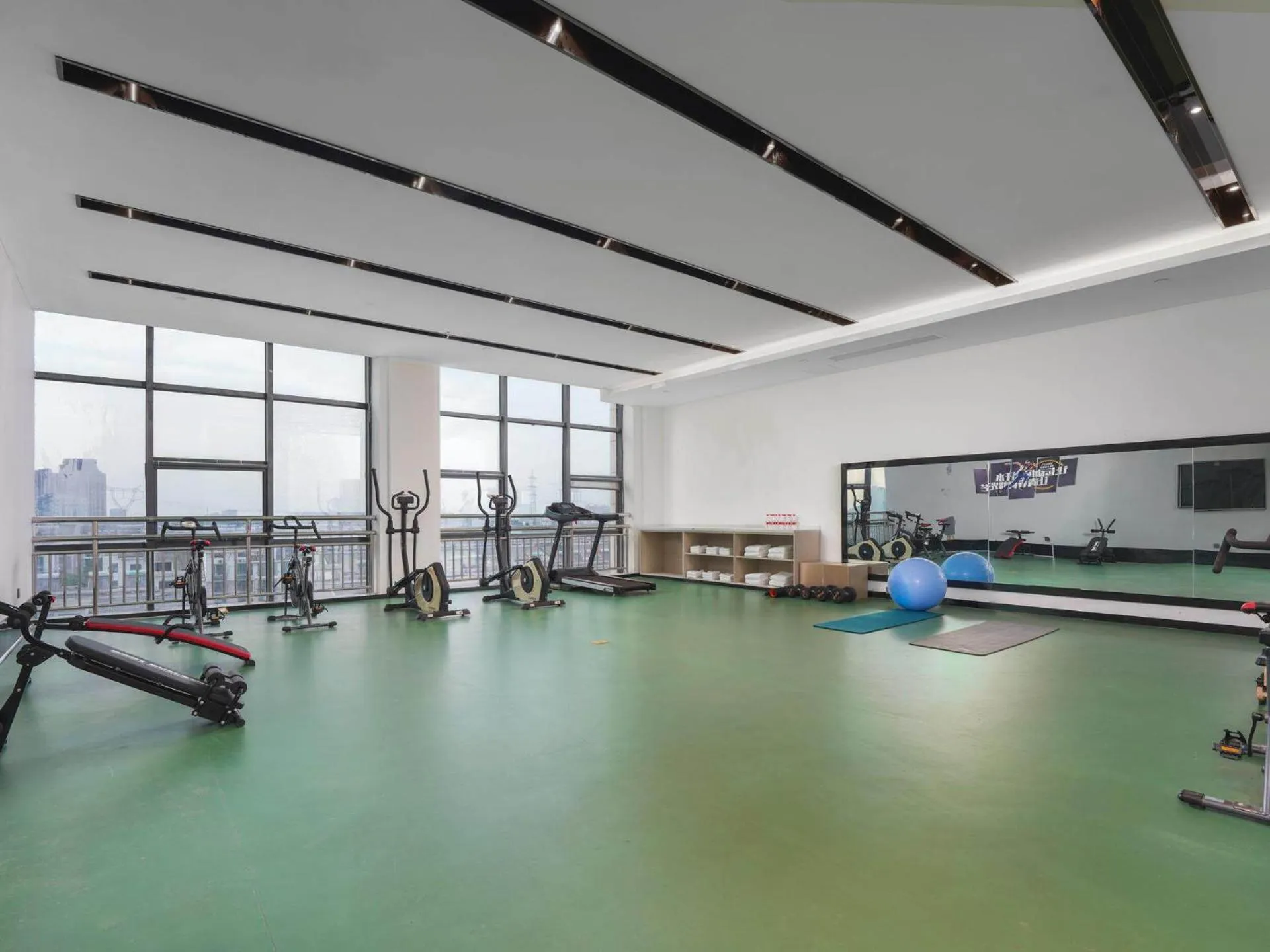 Kyriad Hotel Baoying Jinyuan Square High-speed Railway Station