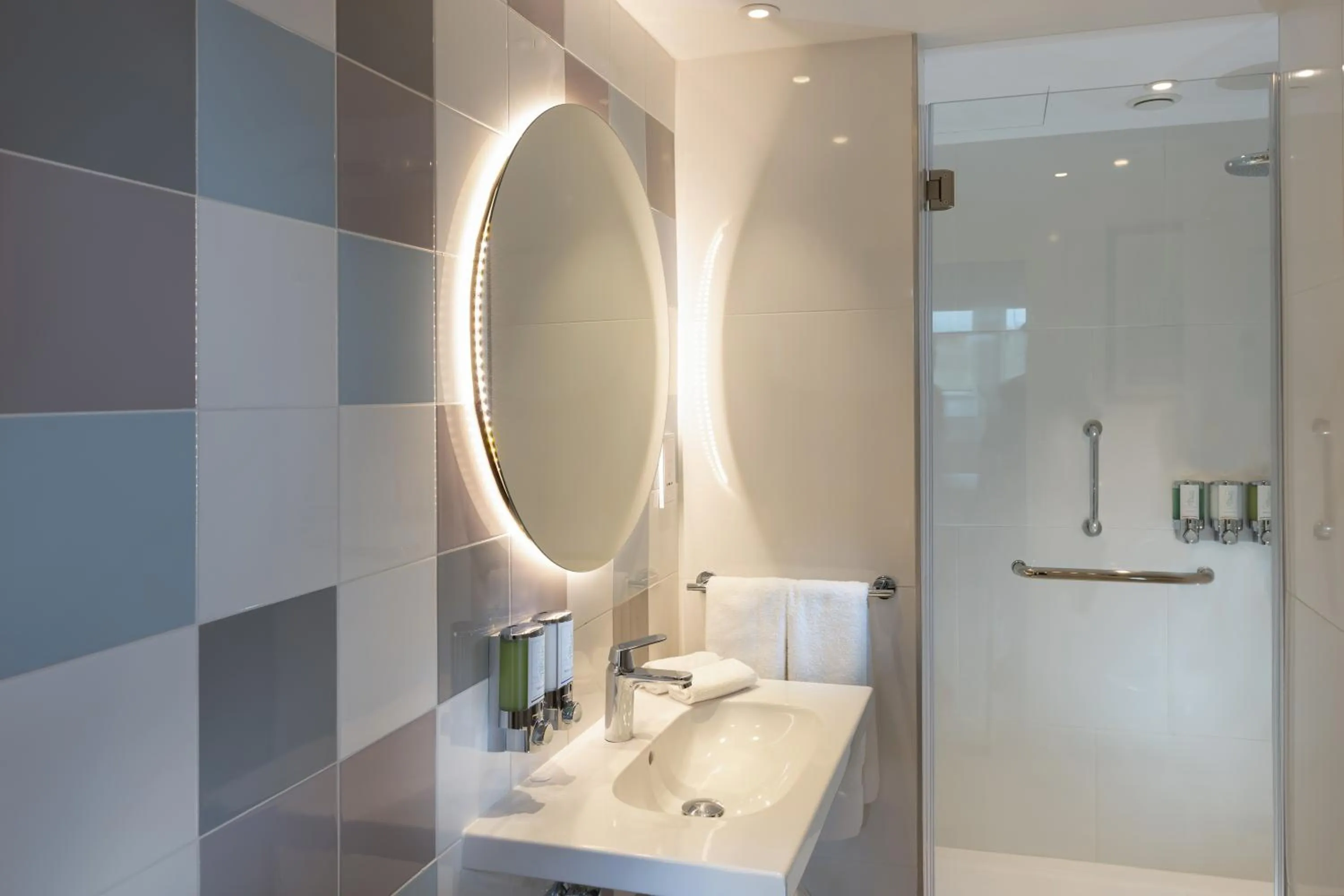 Bathroom in Hampton By Hilton Budapest City Centre