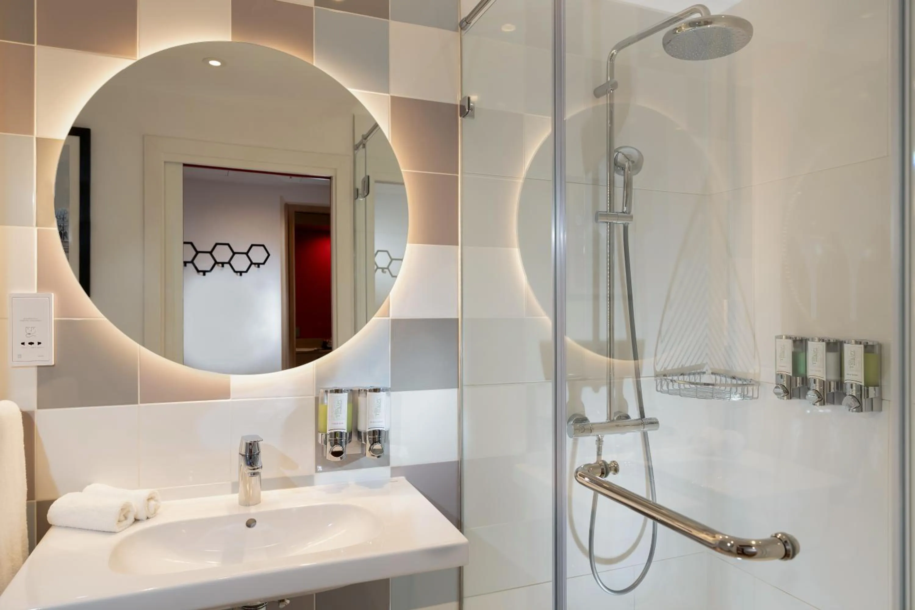 Shower in Hampton By Hilton Budapest City Centre