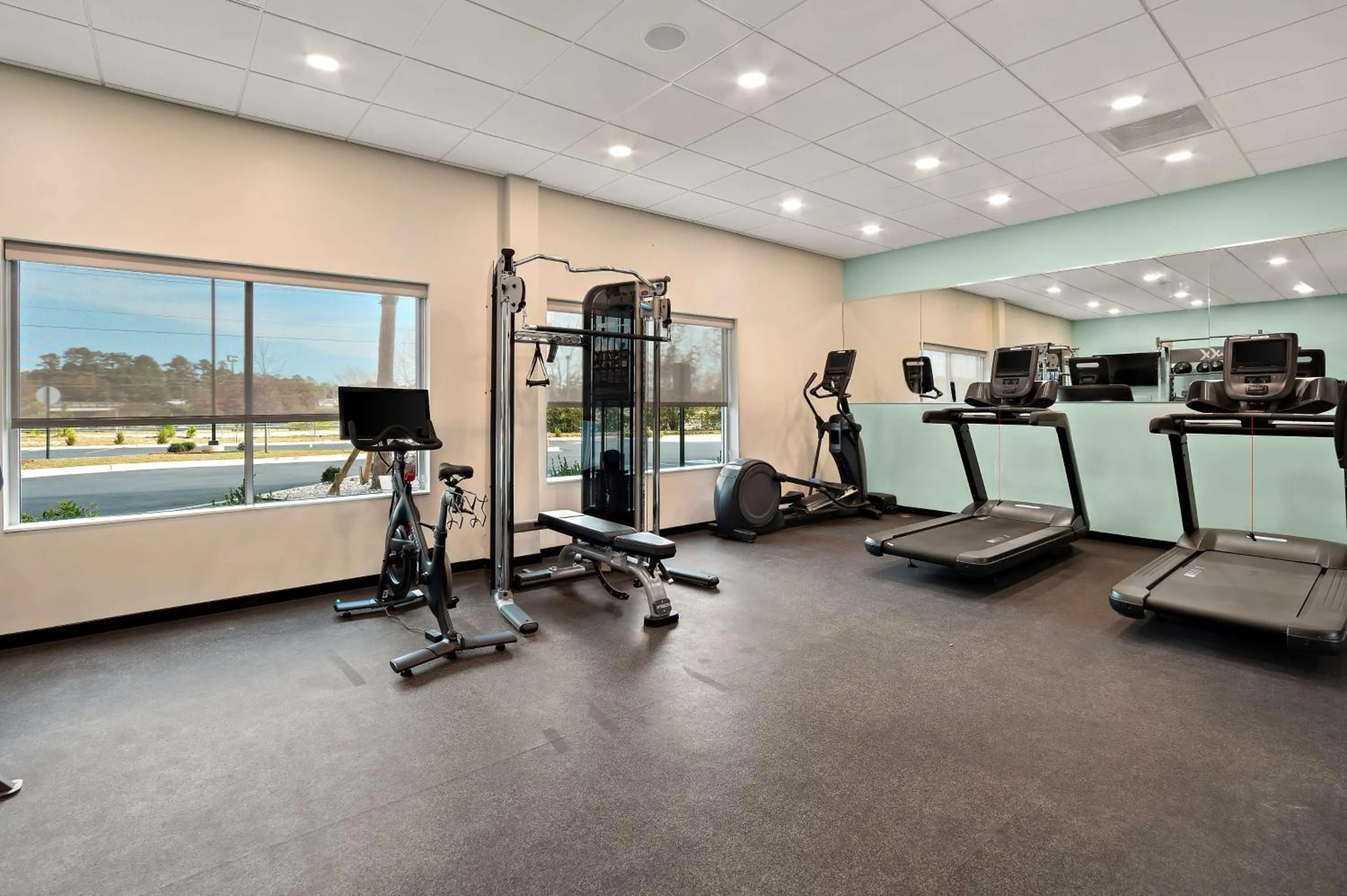 Fitness centre/facilities in Tru By Hilton Santee
