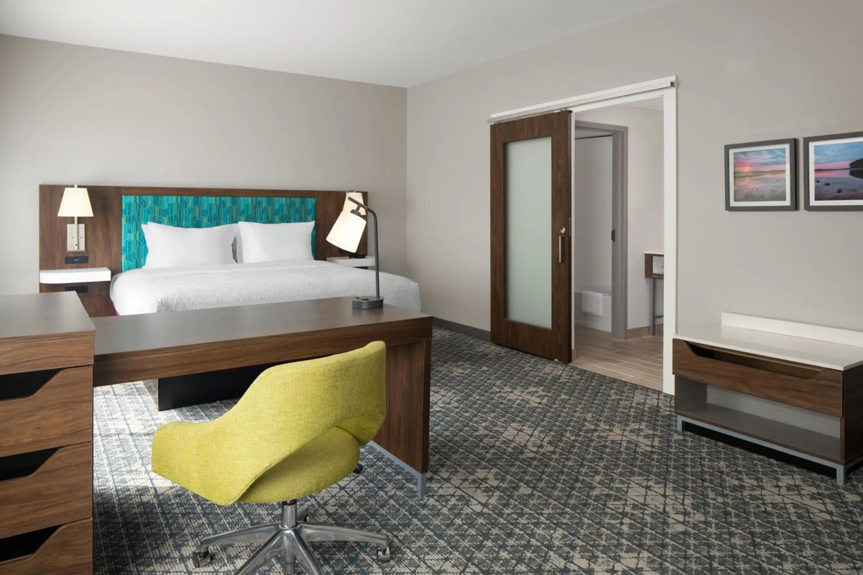 Bed in Hampton Inn & Suites Somerset Bed in Hampton Inn & Suites Somerset