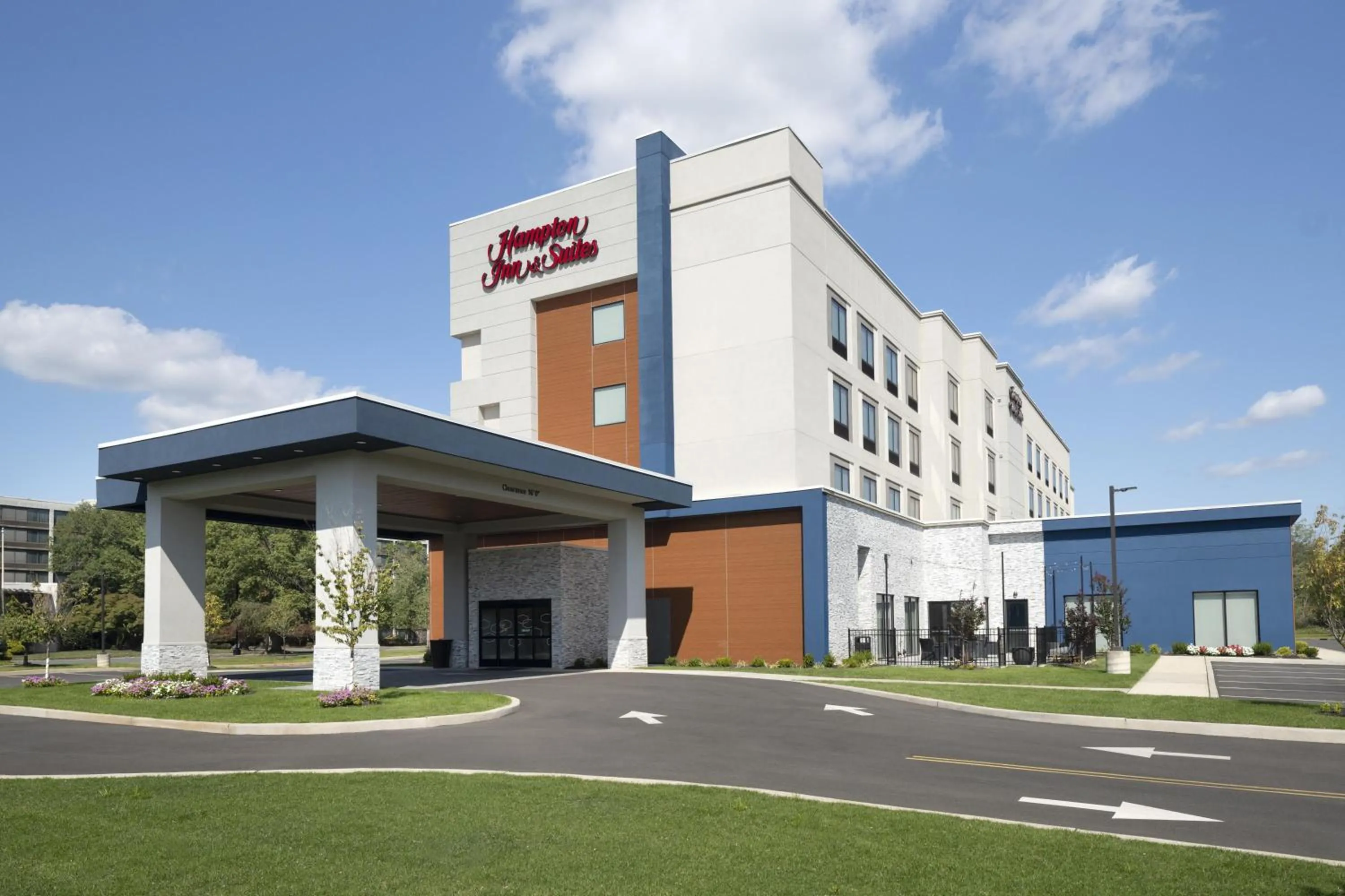 Property building in Hampton Inn & Suites Somerset