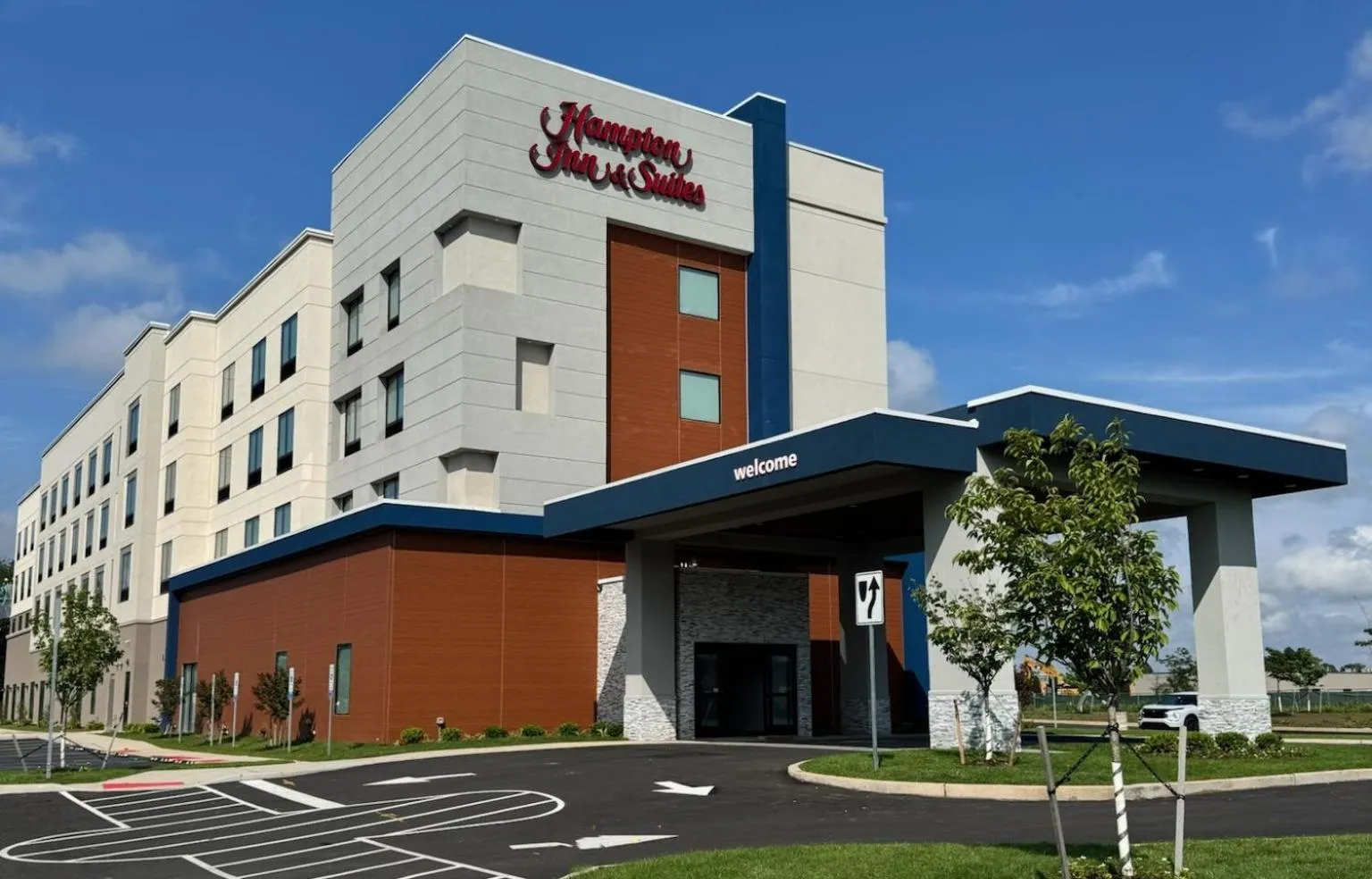 Property building in Hampton Inn & Suites Somerset