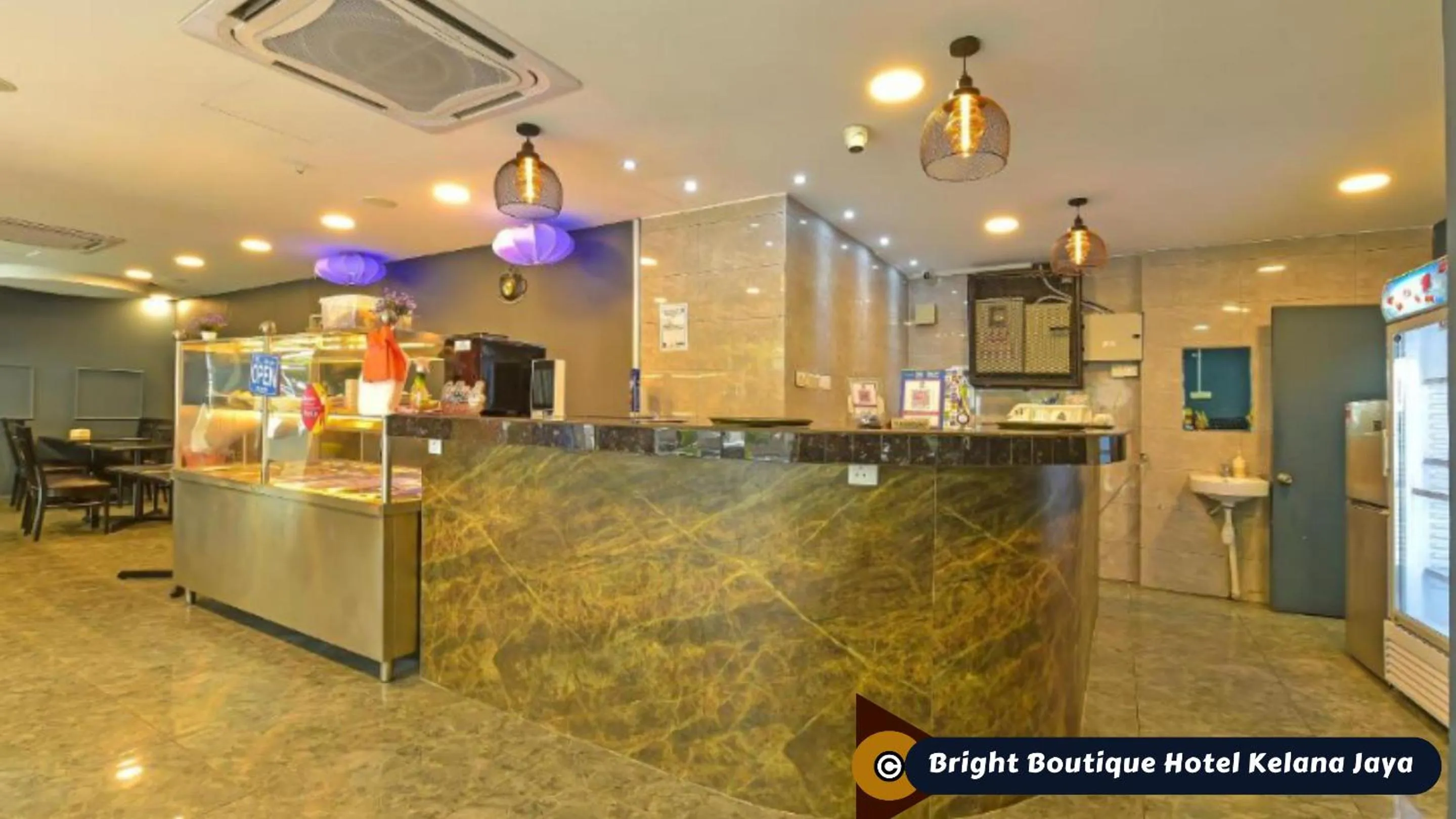 Restaurant/places to eat in Bright Boutique Hotel Kelana Jaya