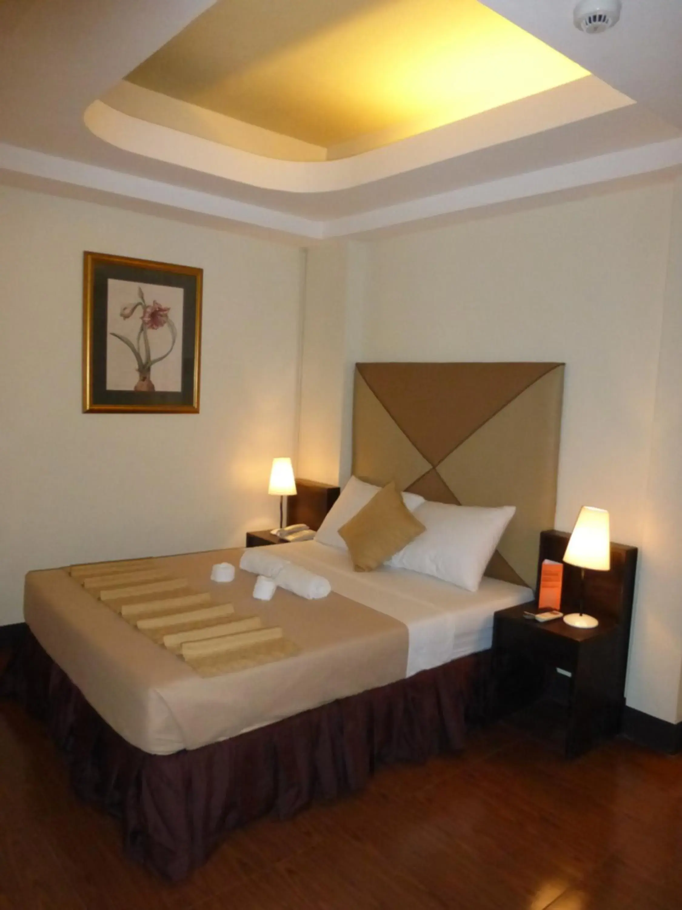 Bedroom, Bed in Silver Oaks Suites & Hotel Bedroom, Bed in Silver Oaks Suites & Hotel