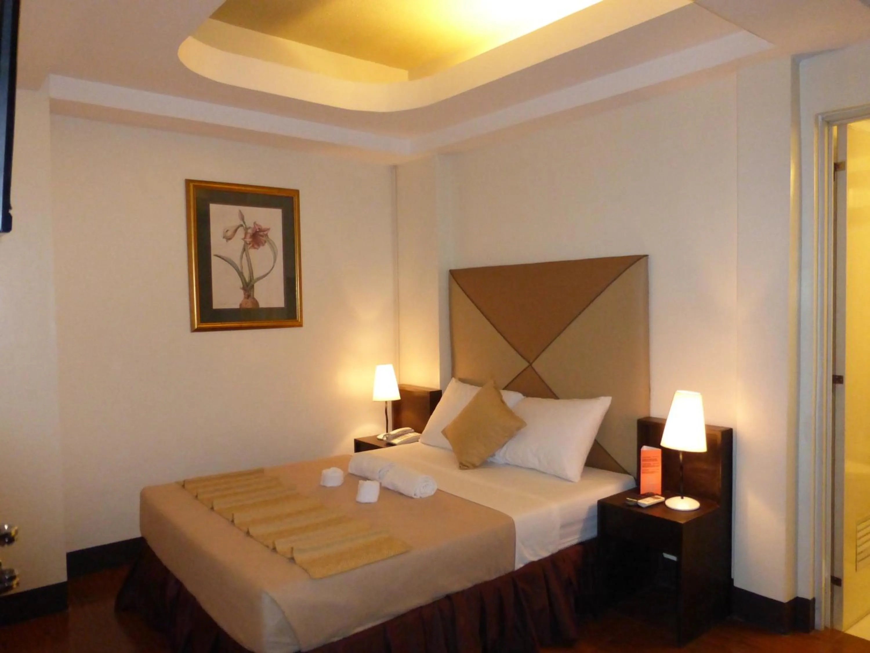 Bedroom, Bed in Silver Oaks Suites & Hotel