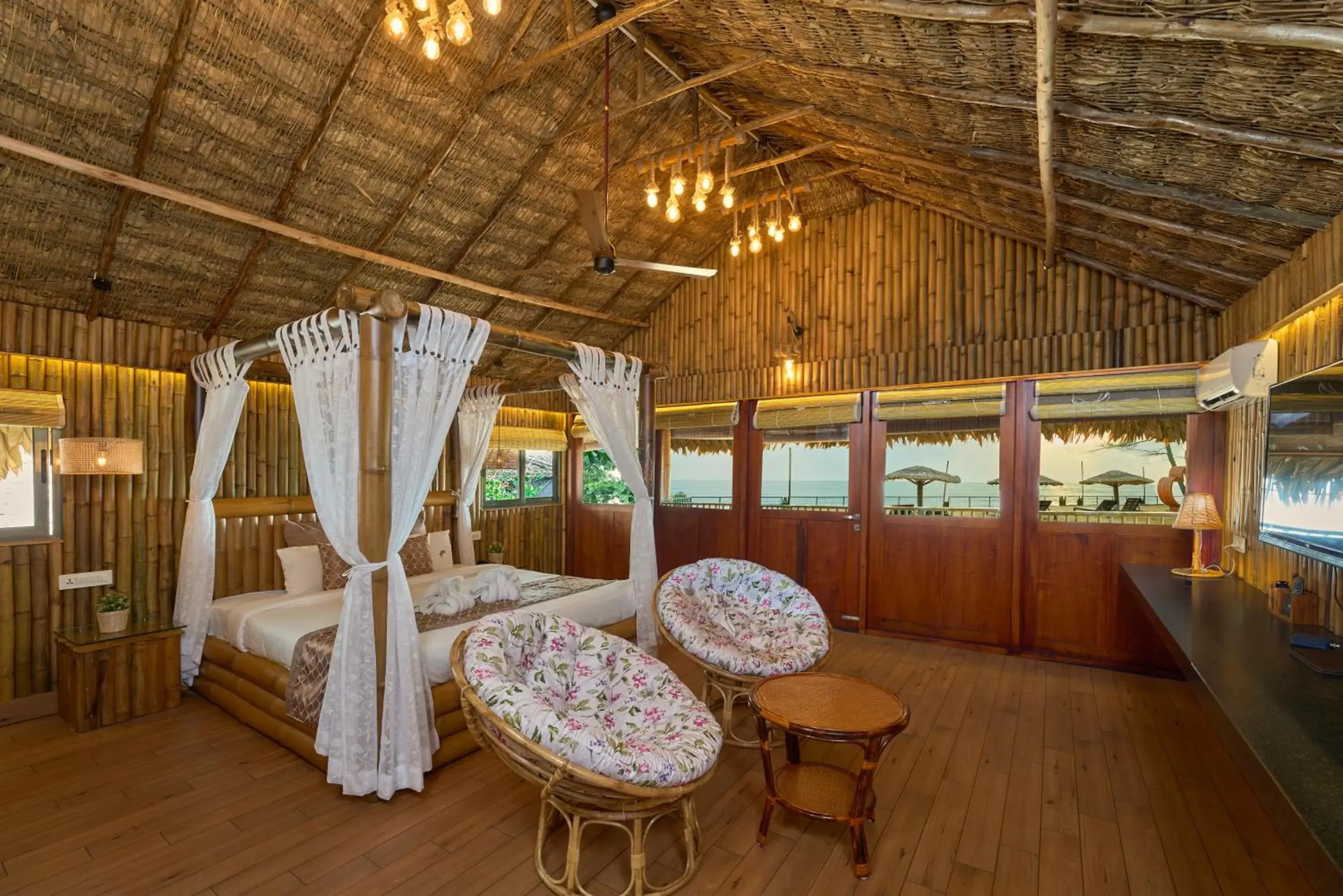 Beach view lux cottage with jaccuzzi in Maliekal Heritance Cherai Beach Cochin Beach view lux cottage with jaccuzzi in Maliekal Heritance Cherai Beach Cochin