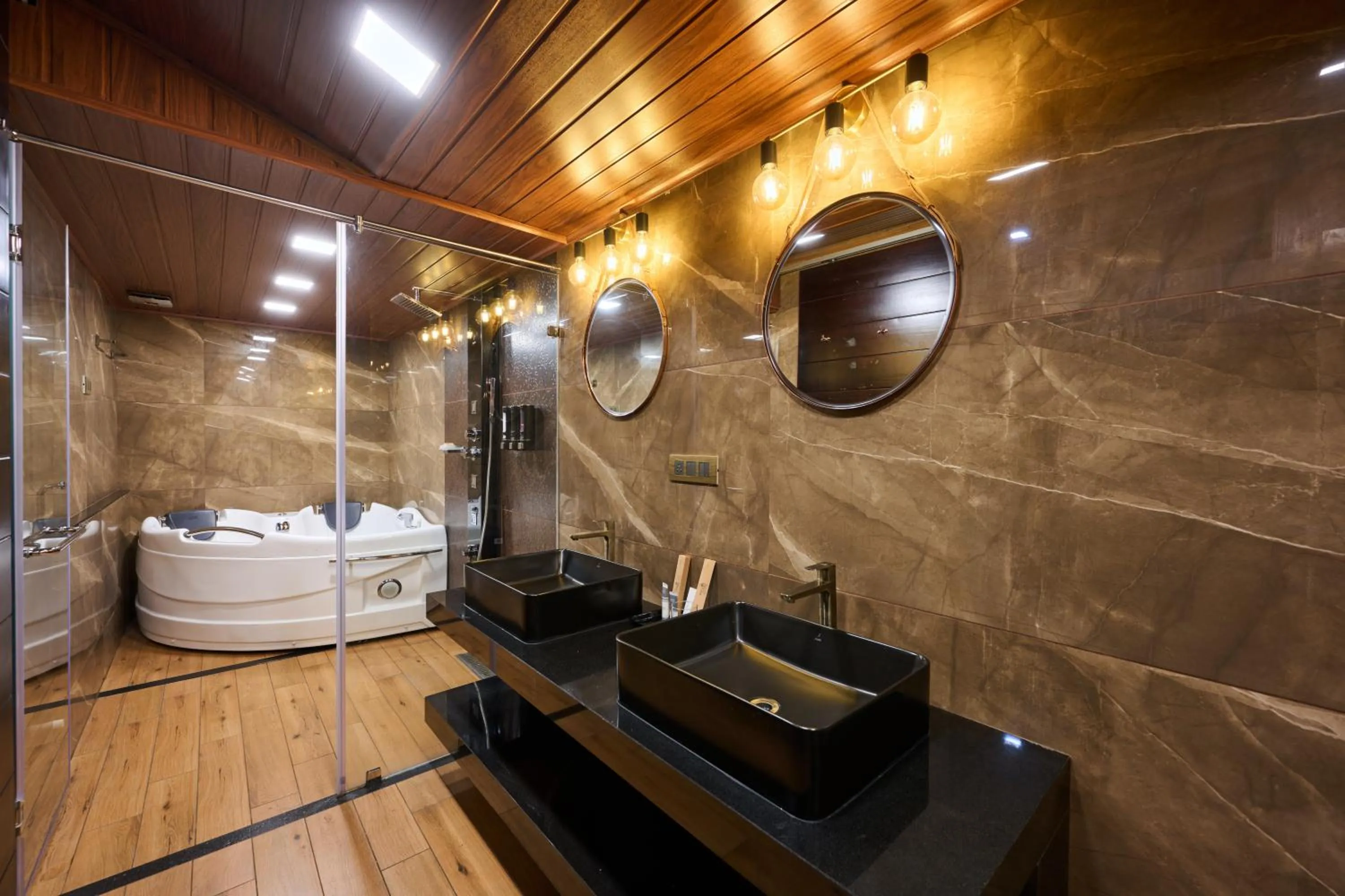 Maliekal Heritance Cherai Beach Cochin