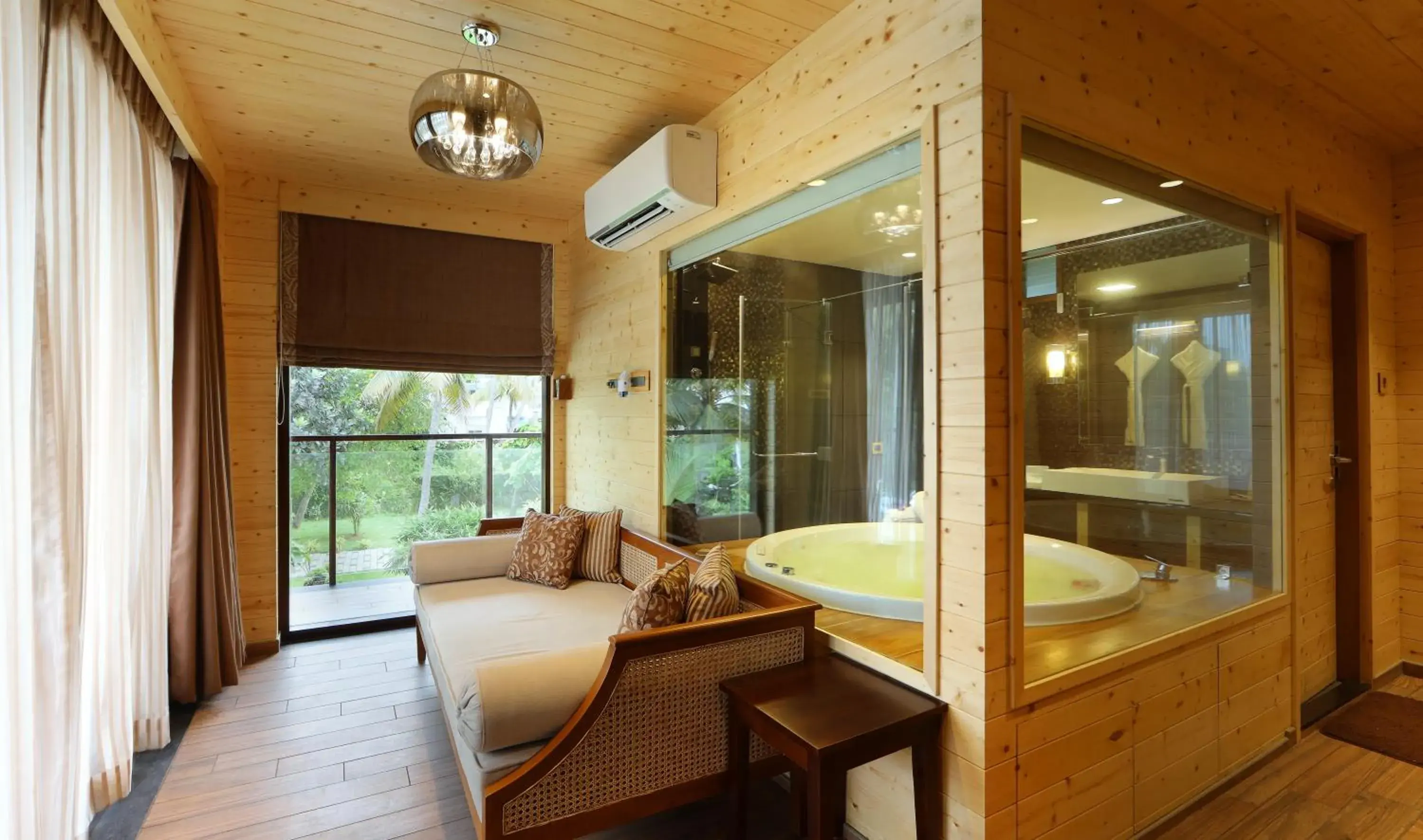 opulence jacuzzi suite in Maliekal Heritance Cherai Beach Cochin opulence jacuzzi suite in Maliekal Heritance Cherai Beach Cochin