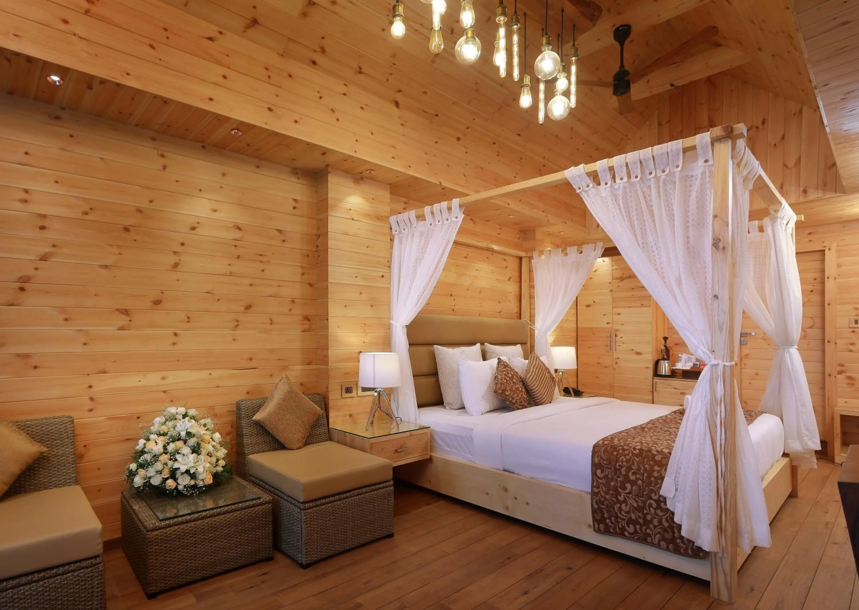 Photo of the whole room, Bed in Maliekal Heritance Cherai Beach Cochin