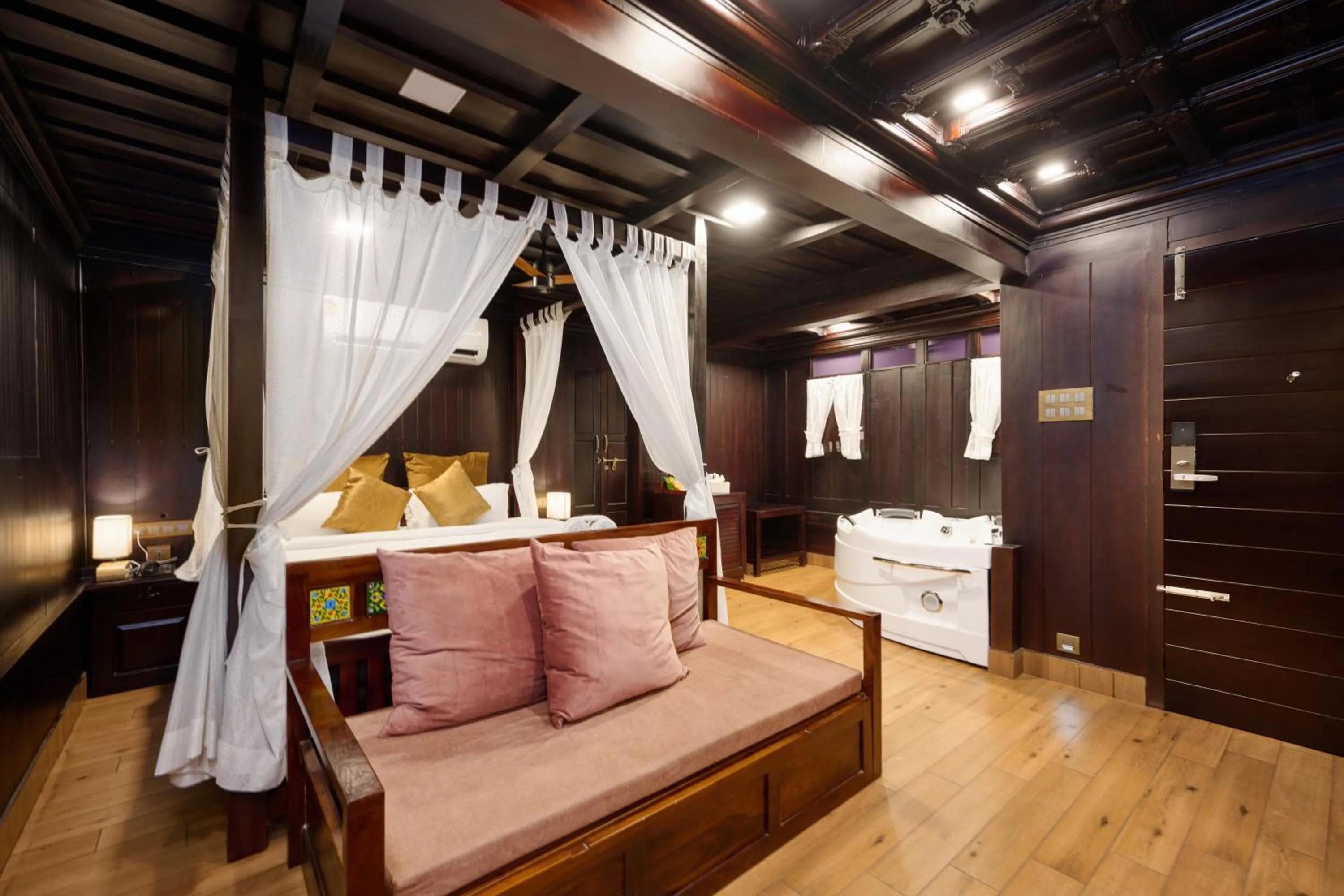 Bed in Maliekal Heritance Cherai Beach Cochin