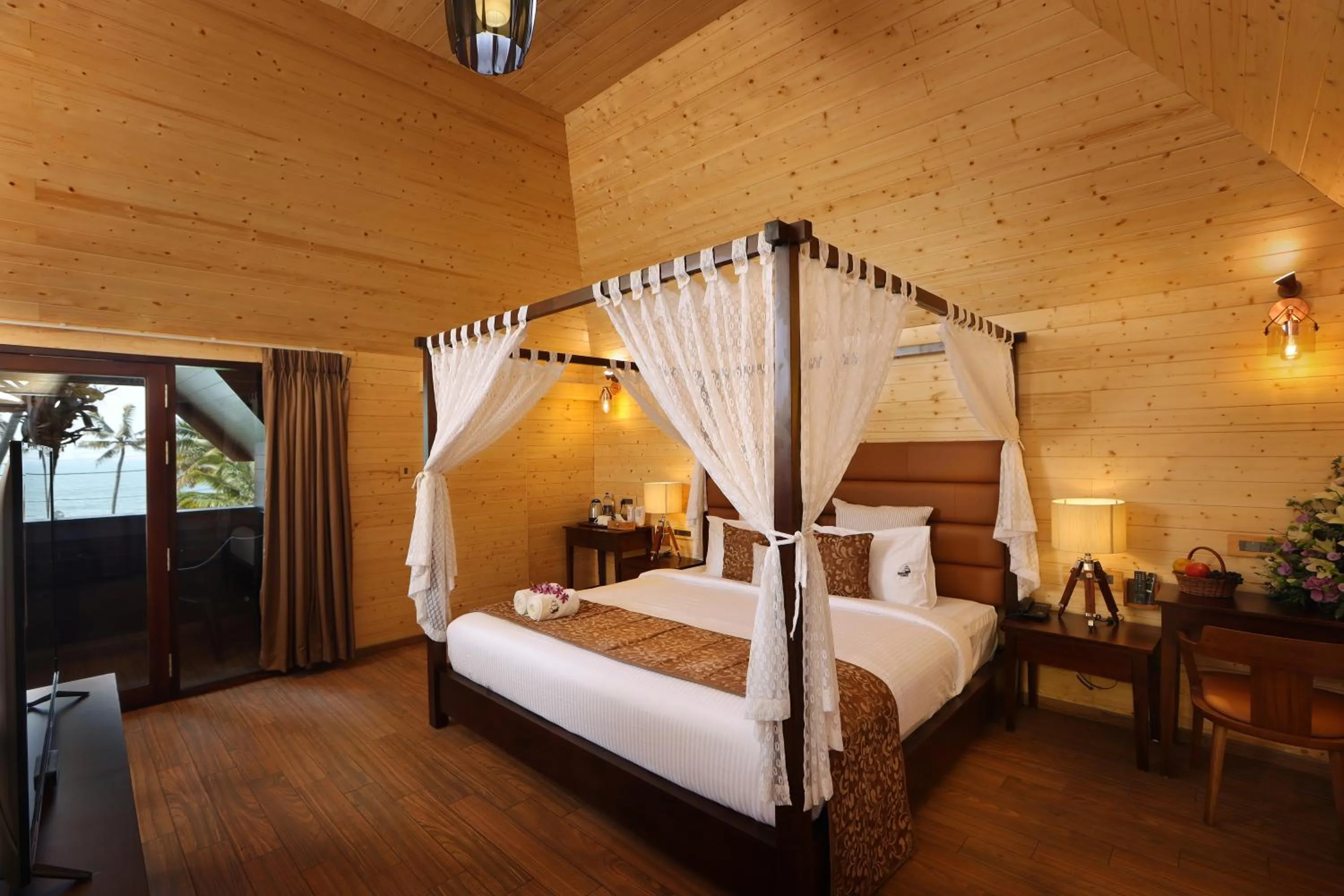 Photo of the whole room, Bed in Maliekal Heritance Cherai Beach Cochin