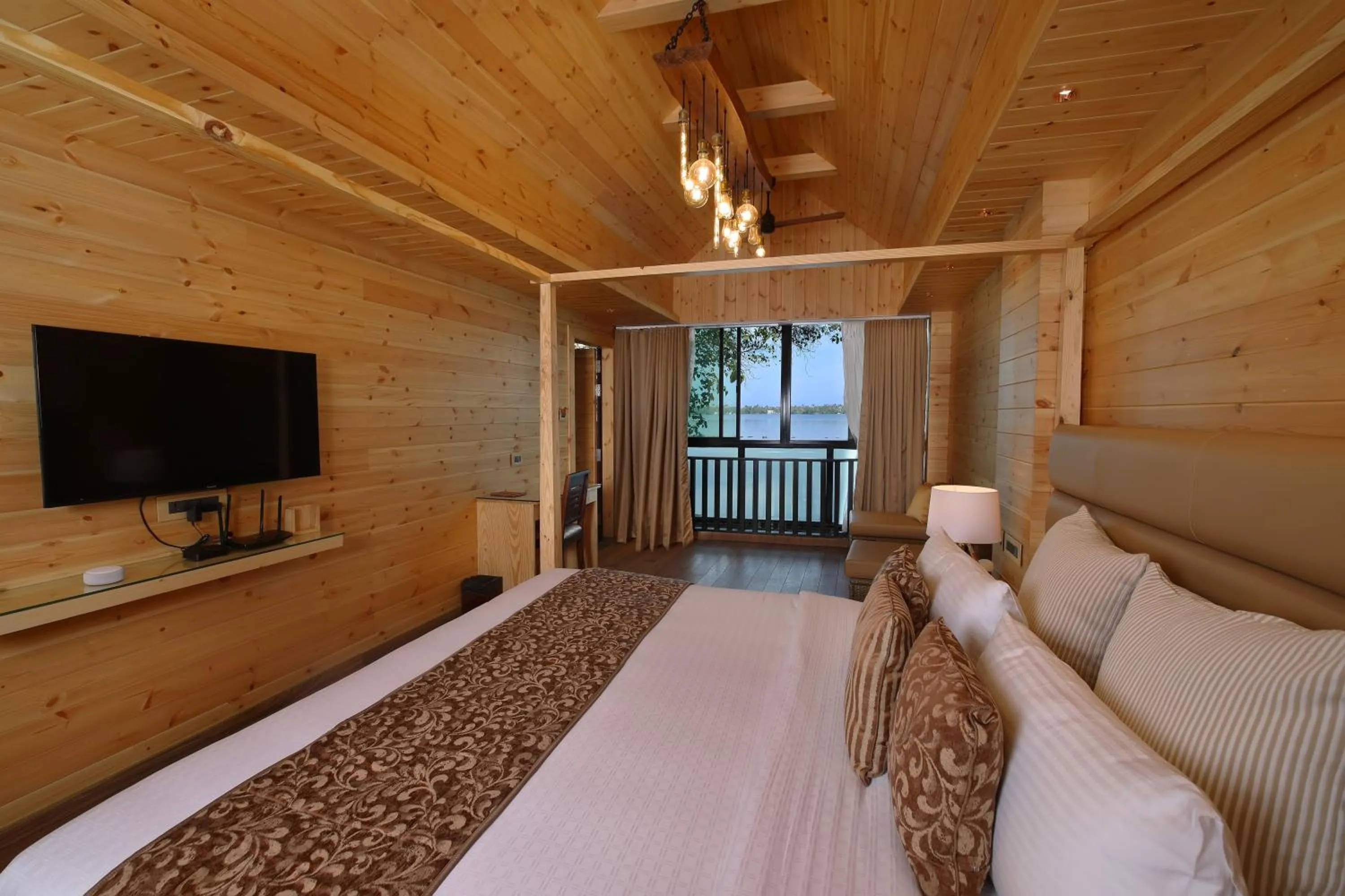 Photo of the whole room, Bed in Maliekal Heritance Cherai Beach Cochin