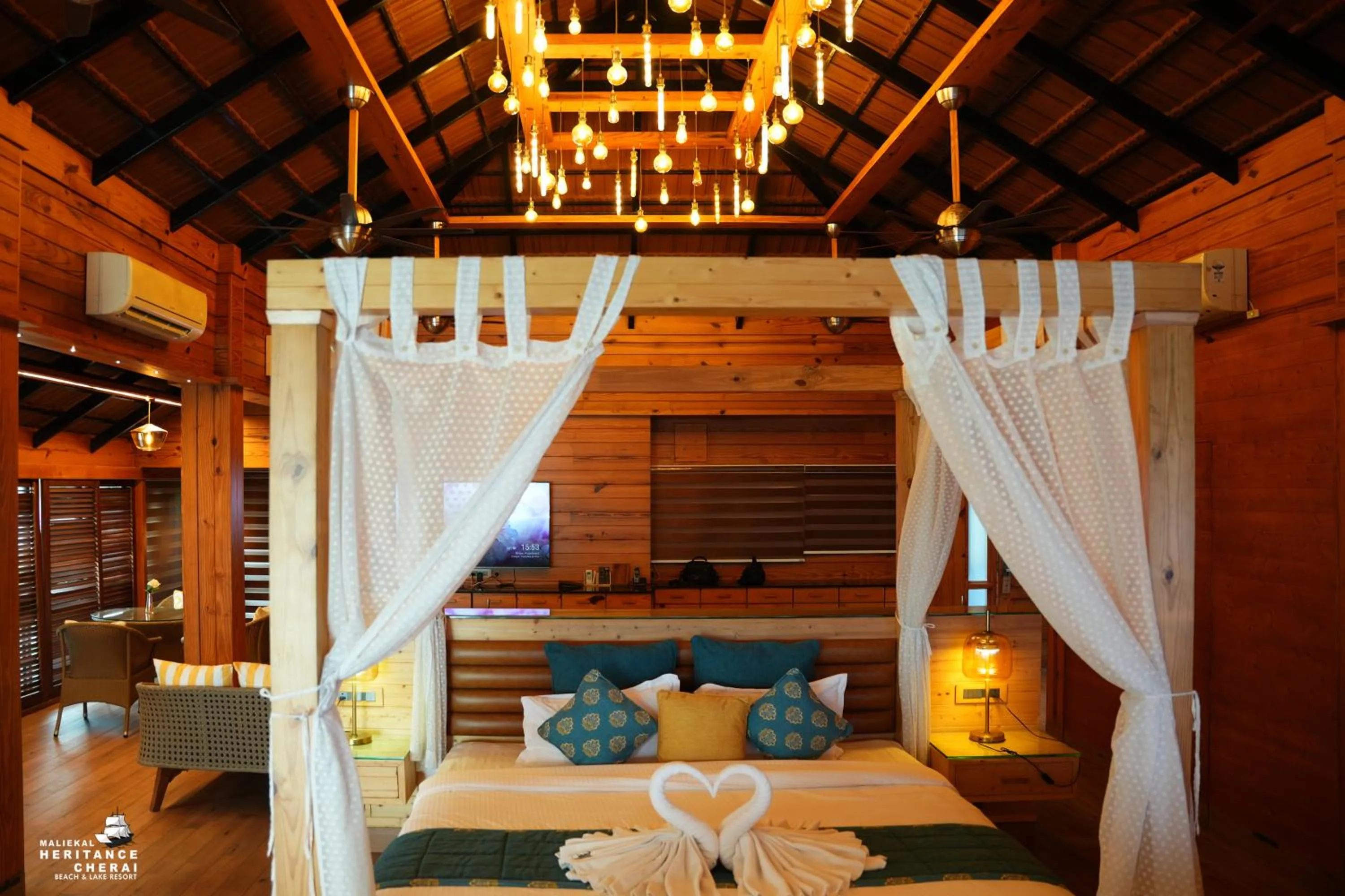 Bed in Maliekal Heritance Cherai Beach Cochin