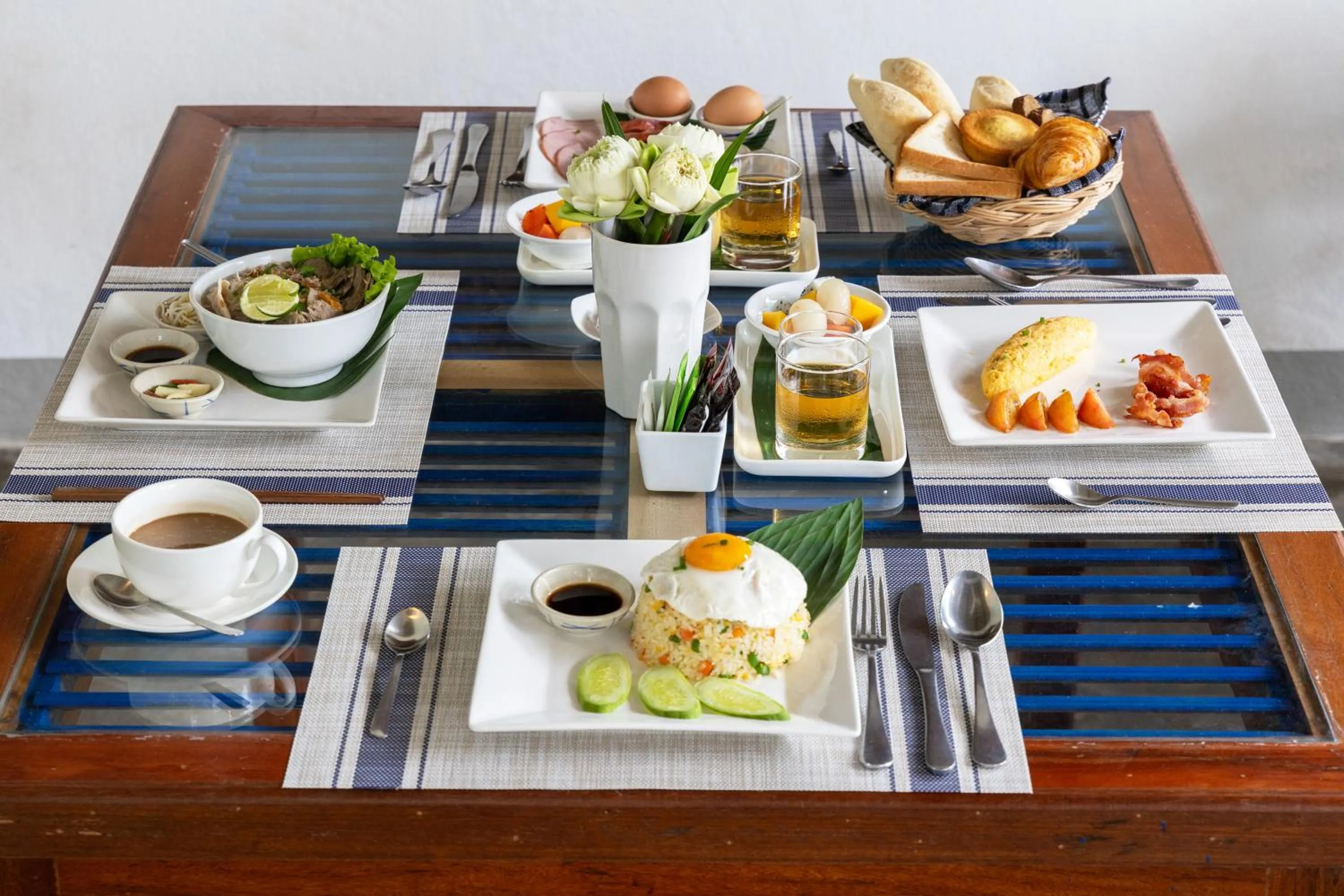 Food and drinks in Atoh's Maison