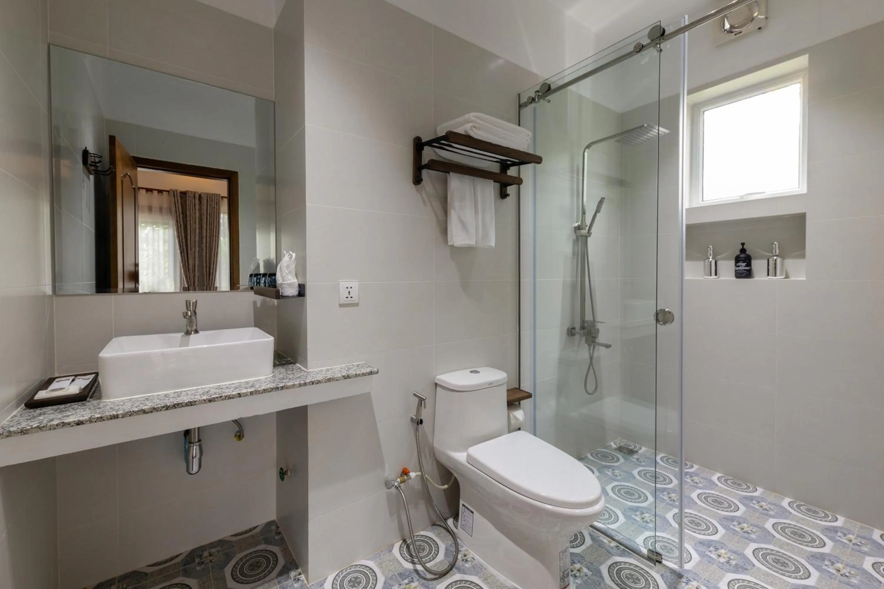 Shower in Atoh's Maison