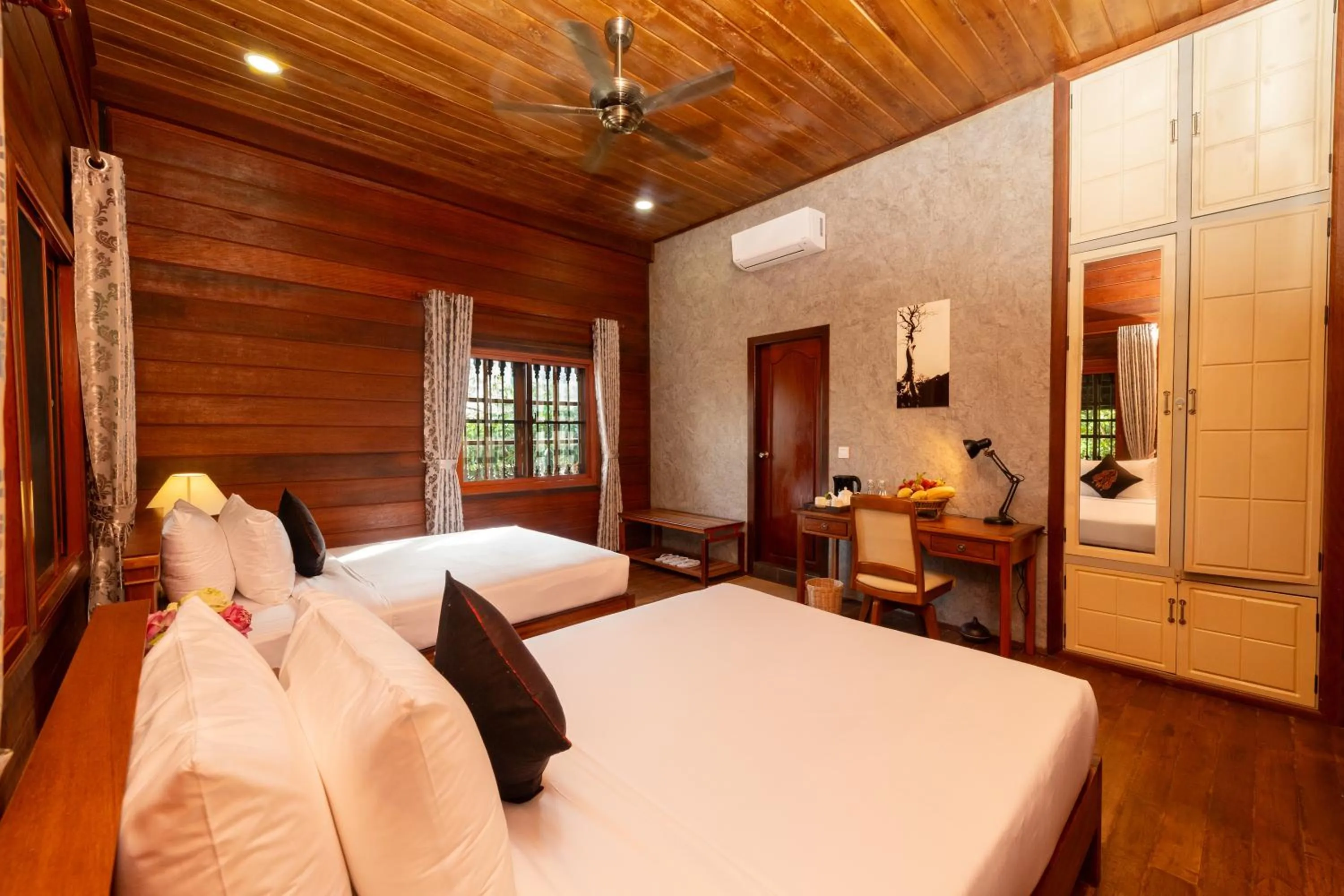 Photo of the whole room, Bed in Atoh's Maison