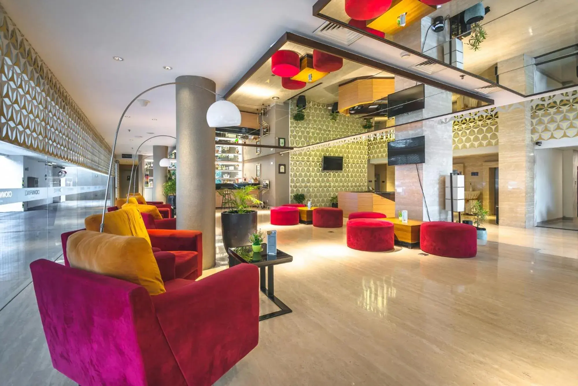 Living room in CROWN PRINCE Hotel Surabaya Managed by Midtown Indonesia Living room in CROWN PRINCE Hotel Surabaya Managed by Midtown Indonesia