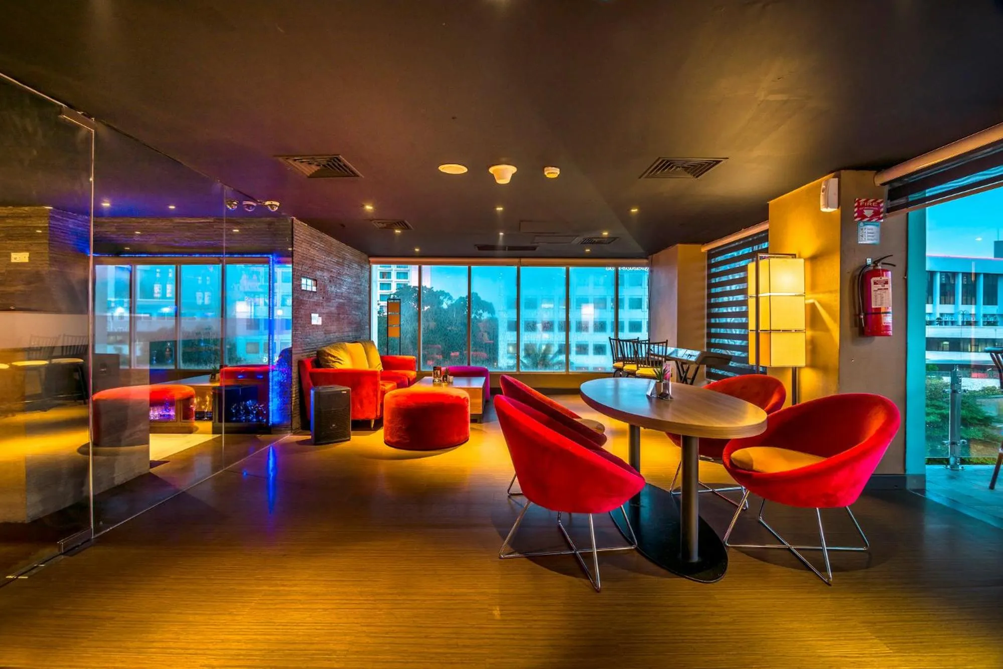 Communal lounge/ TV room in CROWN PRINCE Hotel Surabaya Managed by Midtown Indonesia