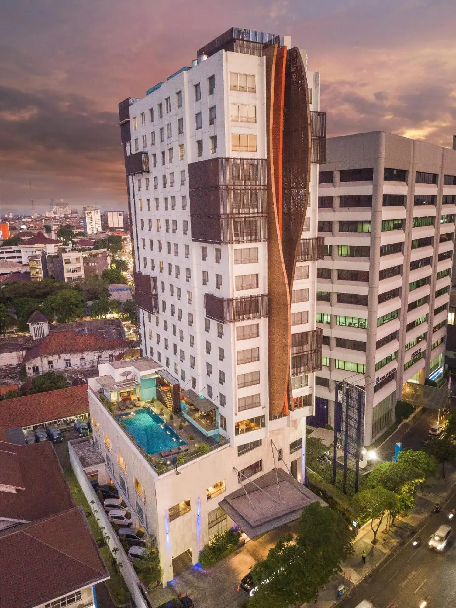 Property building in CROWN PRINCE Hotel Surabaya Managed by Midtown Indonesia Property building in CROWN PRINCE Hotel Surabaya Managed by Midtown Indonesia