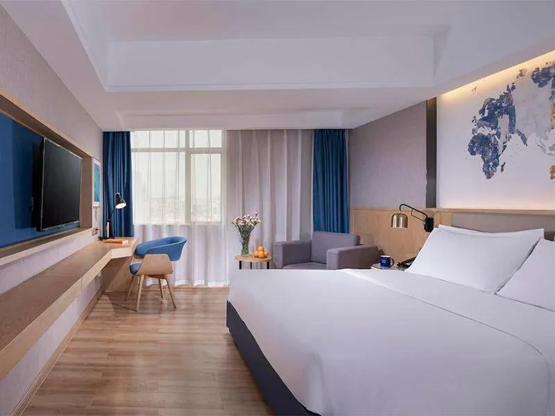 Bed in Kyriad Marvelous Hotel Dongguan Changan Light Rail Station