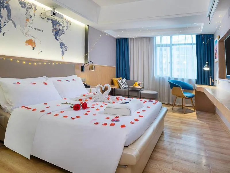 Bed in Kyriad Marvelous Hotel Dongguan Changan Light Rail Station