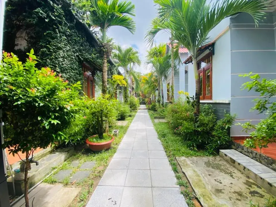 Triple Room with Garden View in Dong Xuan Hong Hotel Triple Room with Garden View in Dong Xuan Hong Hotel