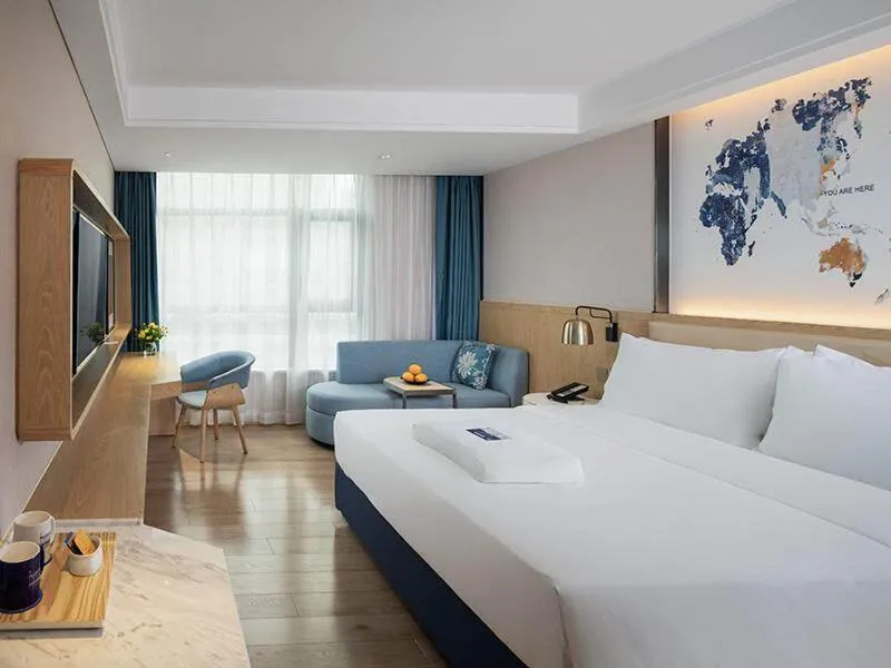Bed in Kyriad Marvelous Hotel Shenzhen Longhua Dalang Business Center
