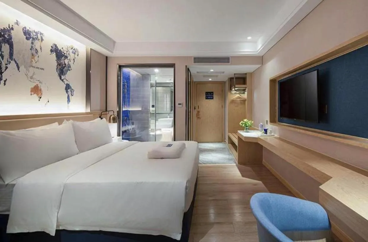 Bed in Kyriad Marvelous Hotel Shenzhen Longhua Dalang Business Center