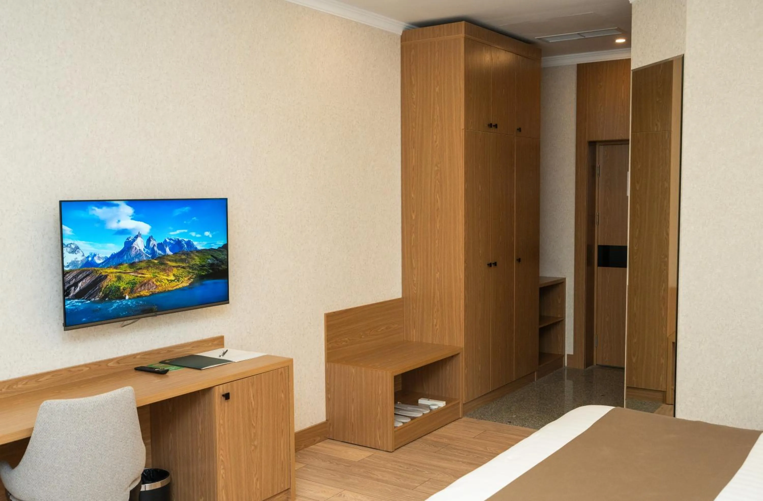 Photo of the whole room in Al Anvar Halal Hotel by HotelPro group