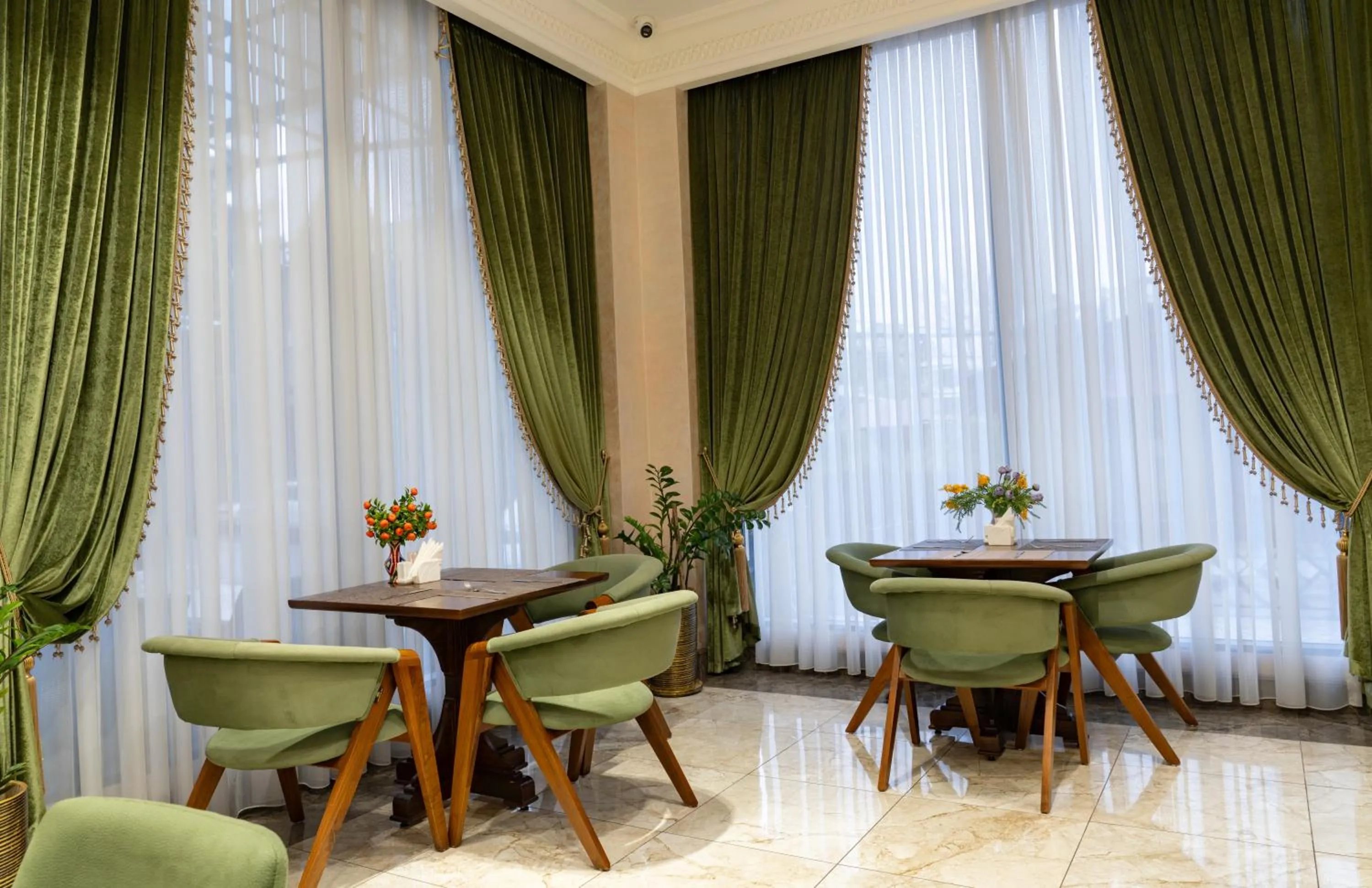 Restaurant/places to eat in Al Anvar Halal Hotel by HotelPro group