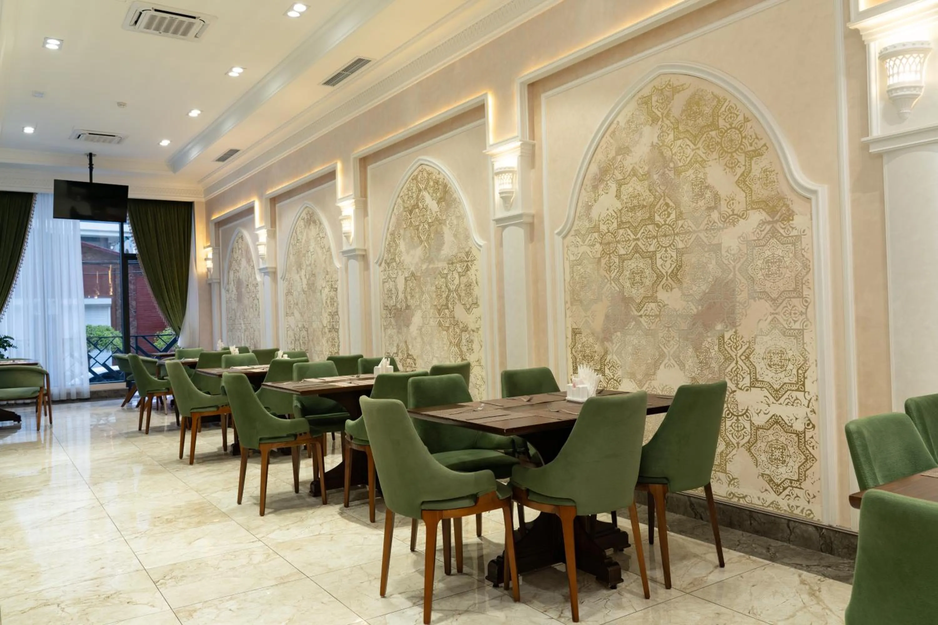 Restaurant/places to eat in Al Anvar Halal Hotel by HotelPro group