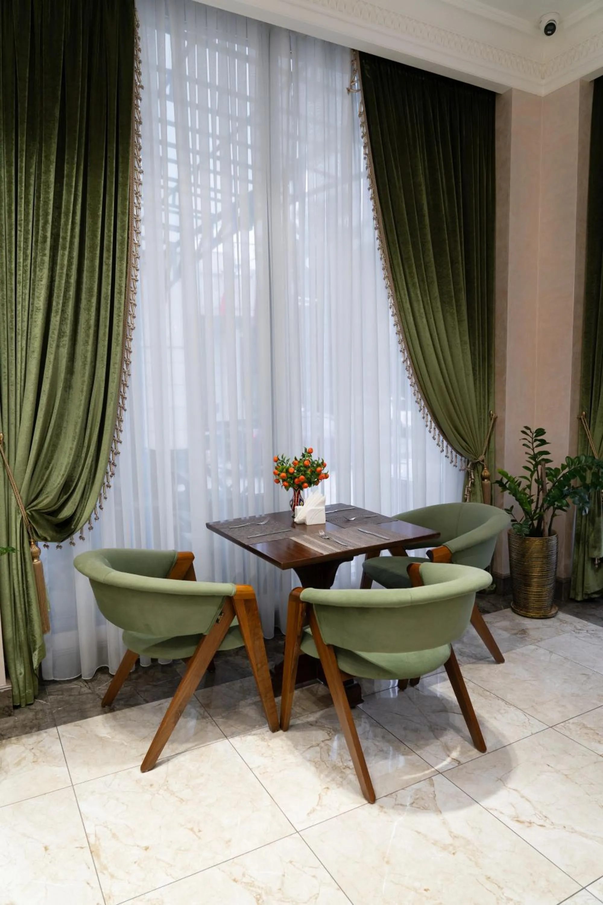 Restaurant/places to eat in Al Anvar Halal Hotel by HotelPro group