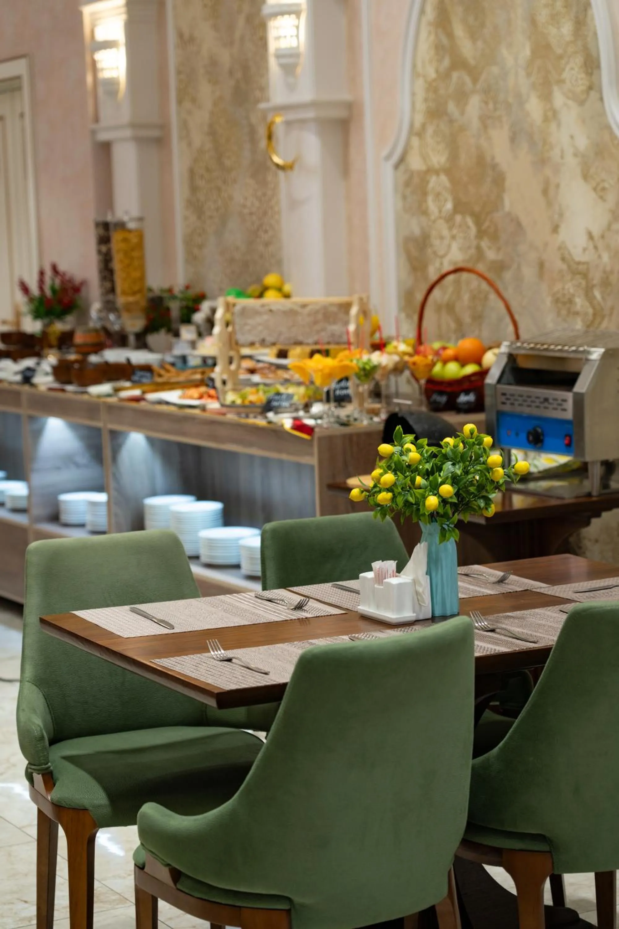 Restaurant/places to eat in Al Anvar Halal Hotel by HotelPro group