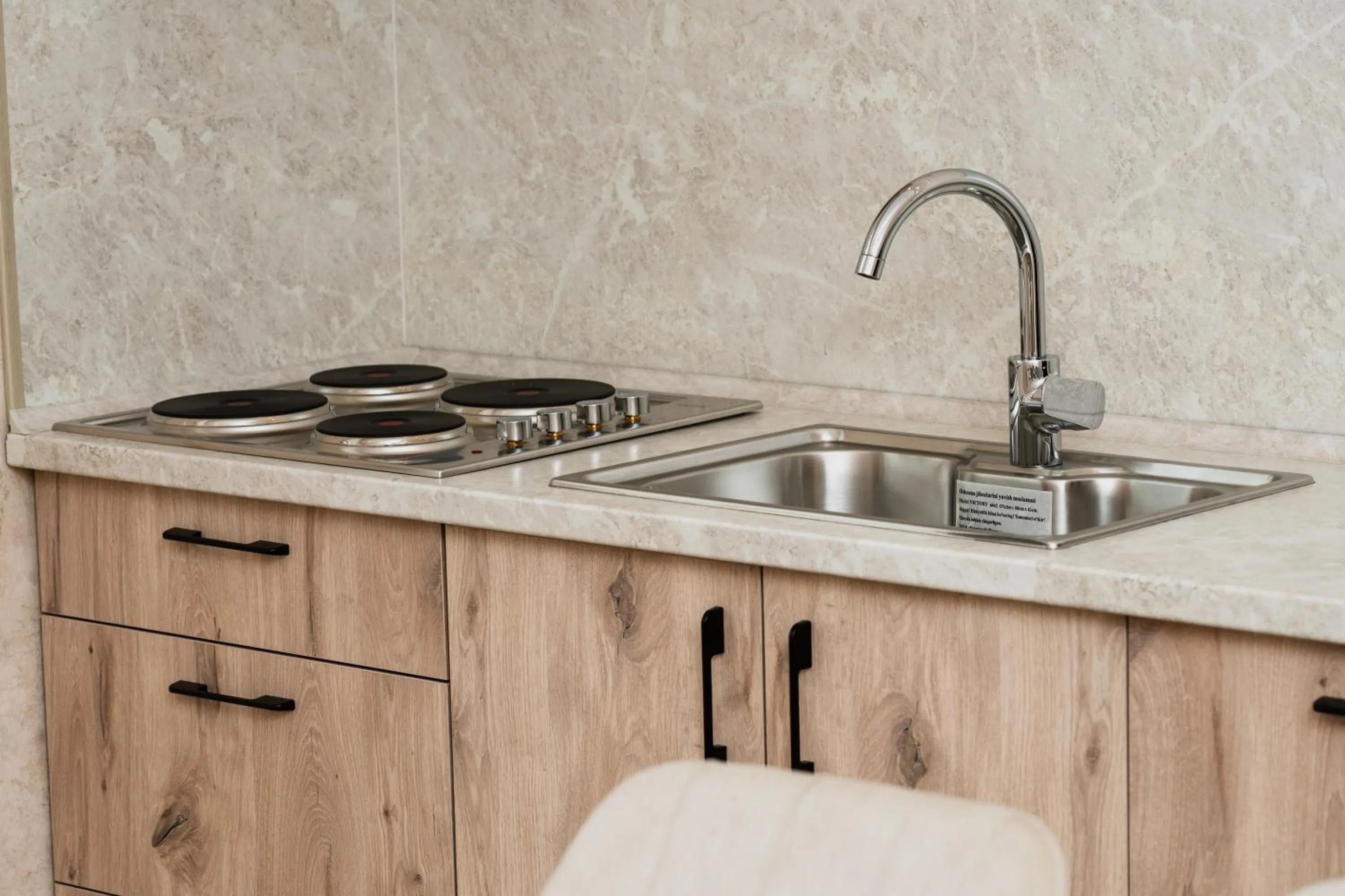 Kitchen or kitchenette in Al Anvar Halal Hotel by HotelPro group